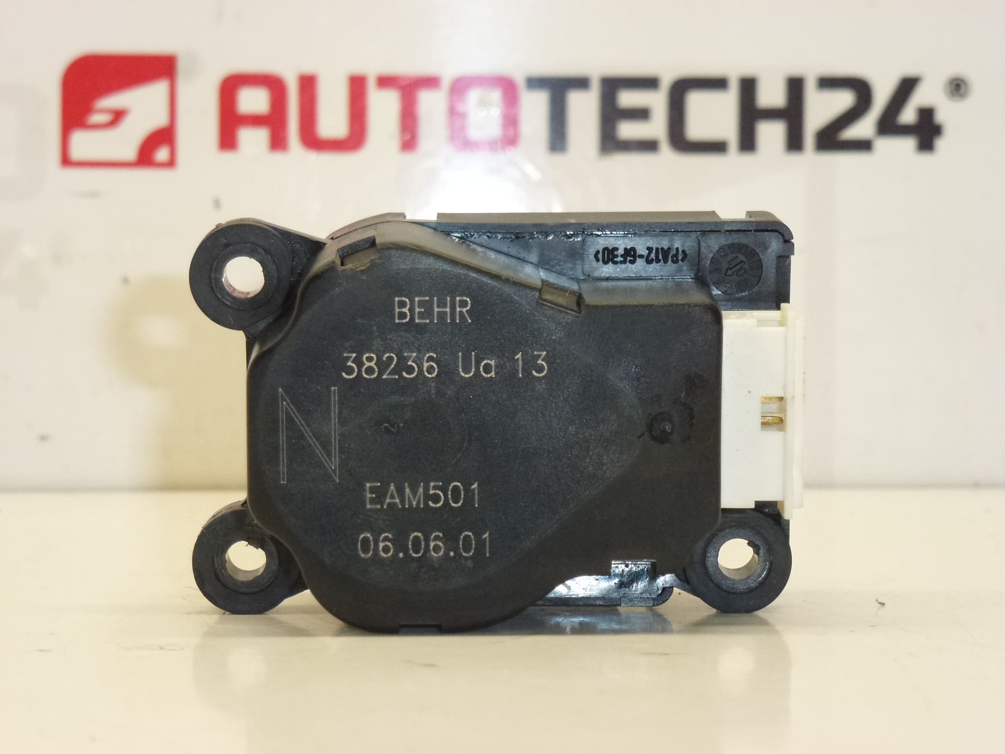 Servo Motorek BEHR Citroën Peugeot EAM501 38236Ua13 6447QN - Obrázek 2