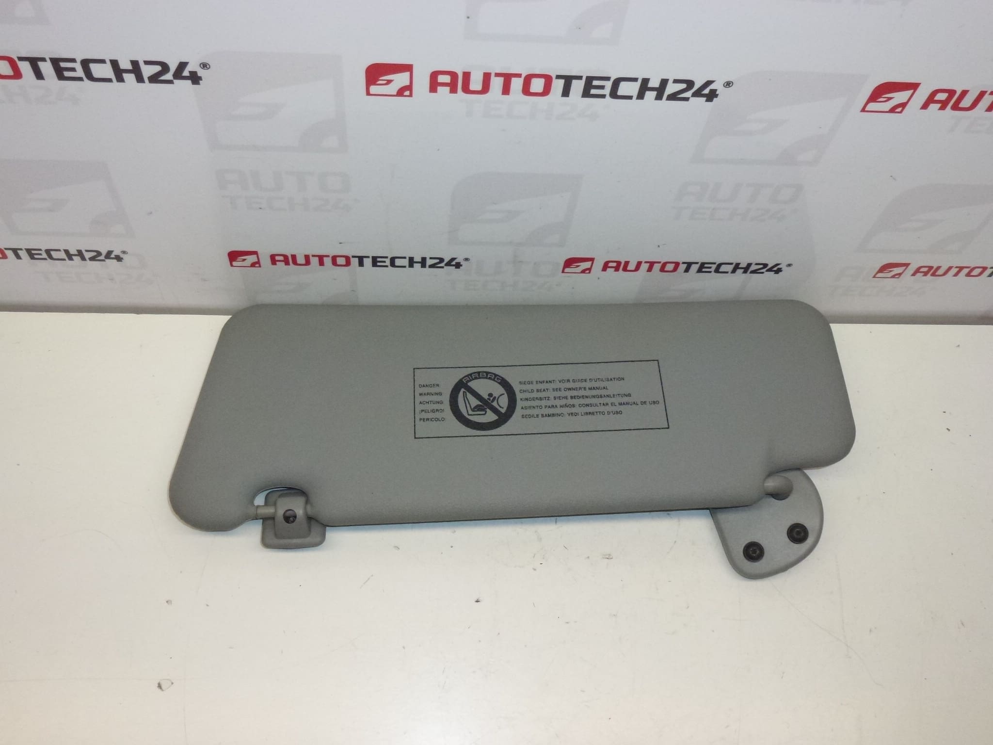 Pravá sluneční clona Citroën Xsara 8143ER