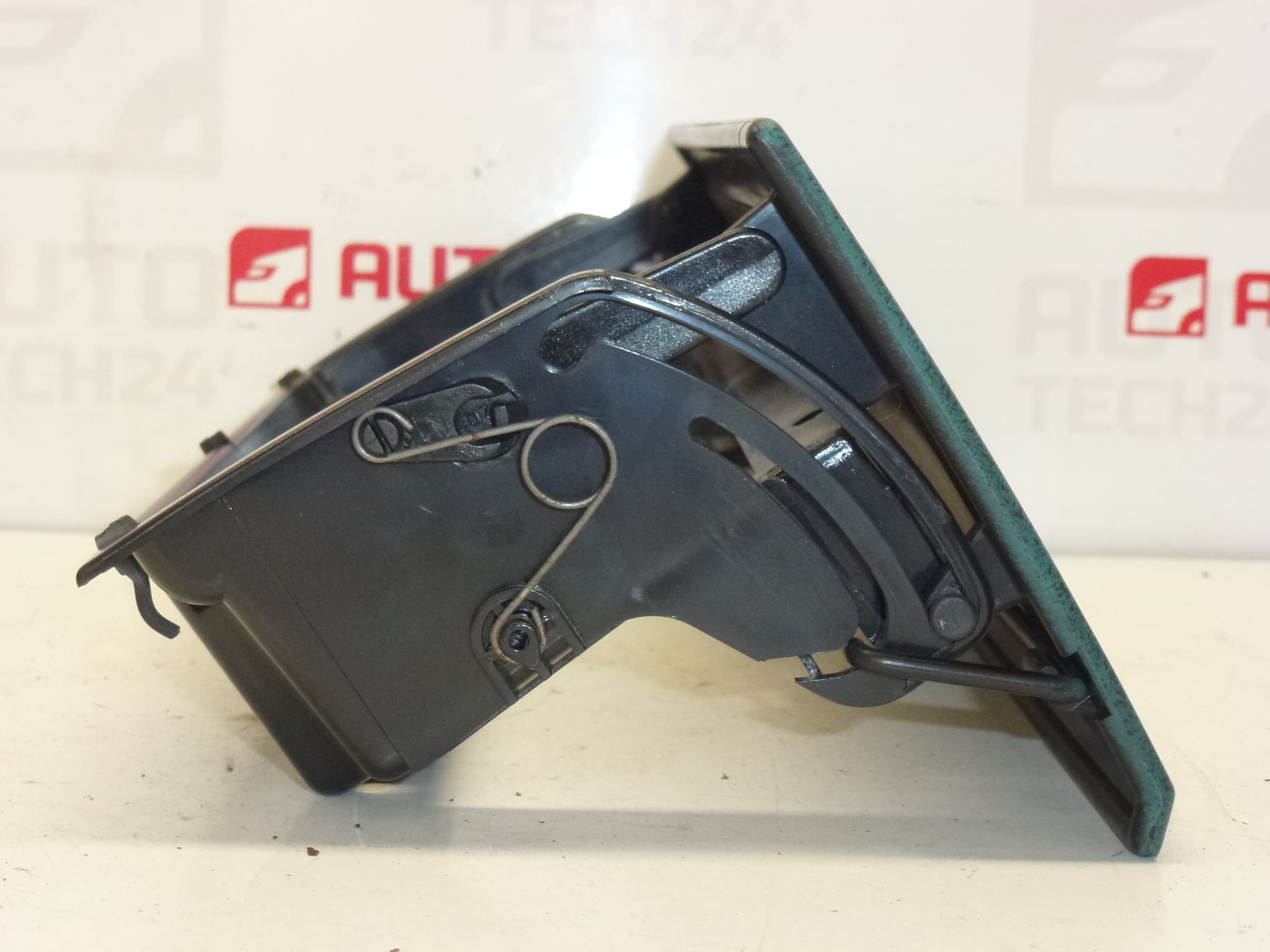 Držák rádia Citroën Berlingo I a Peugeot Partner I 8212EM - Obrázek 2