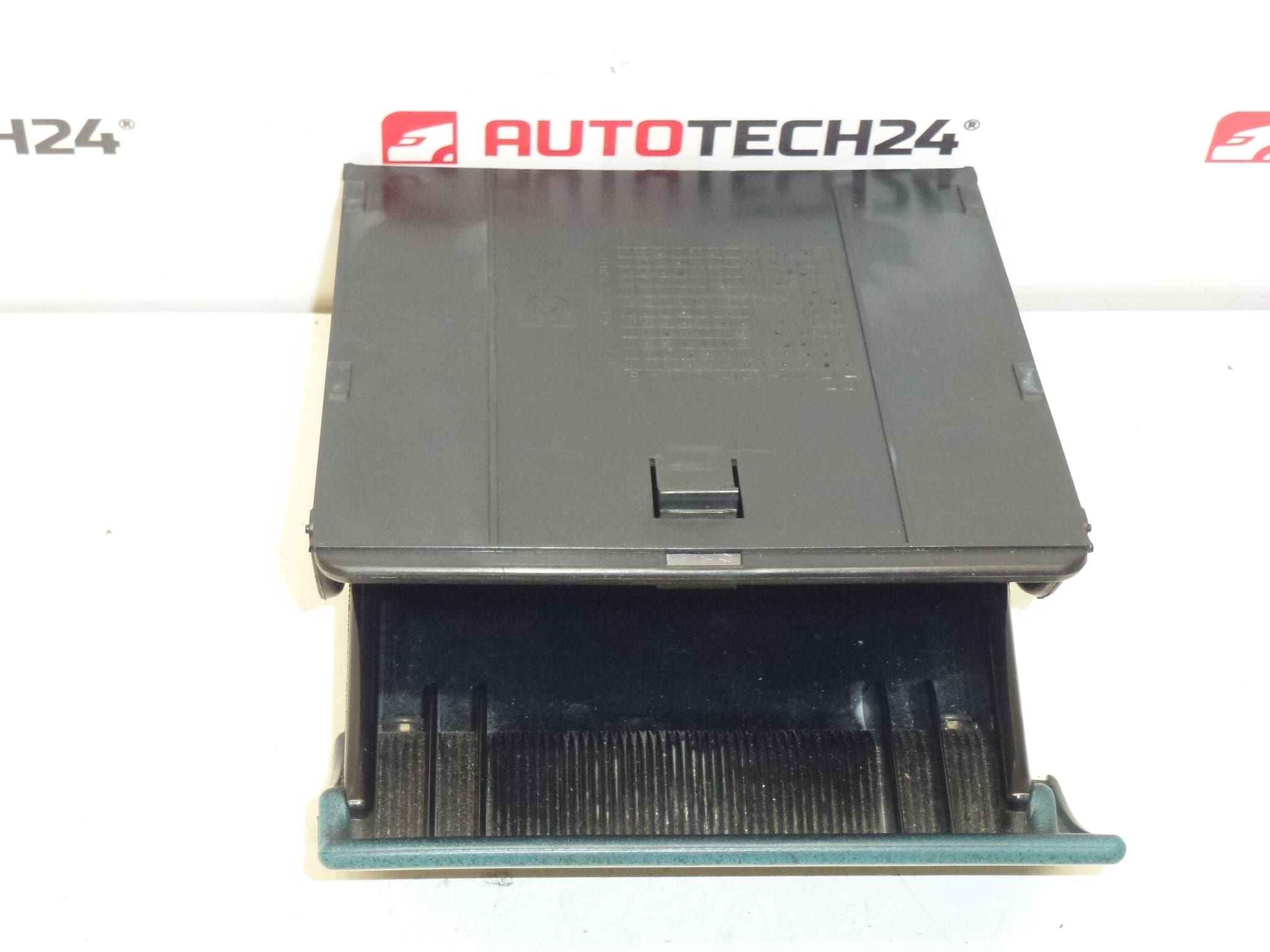 Popelník palubní desky Citroën Berlingo I a Peugeot Partner I 8230Q9 - Obrázek 2