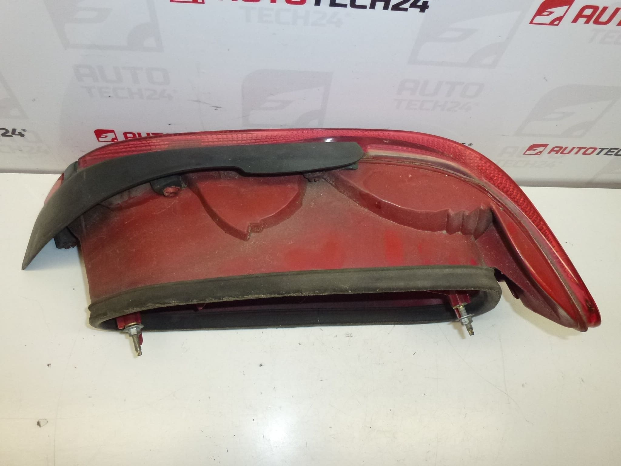 Levá zadní lampa s lištou Peugeot 406 4 dveře 9630364877 6350L5 - Obrázek 2