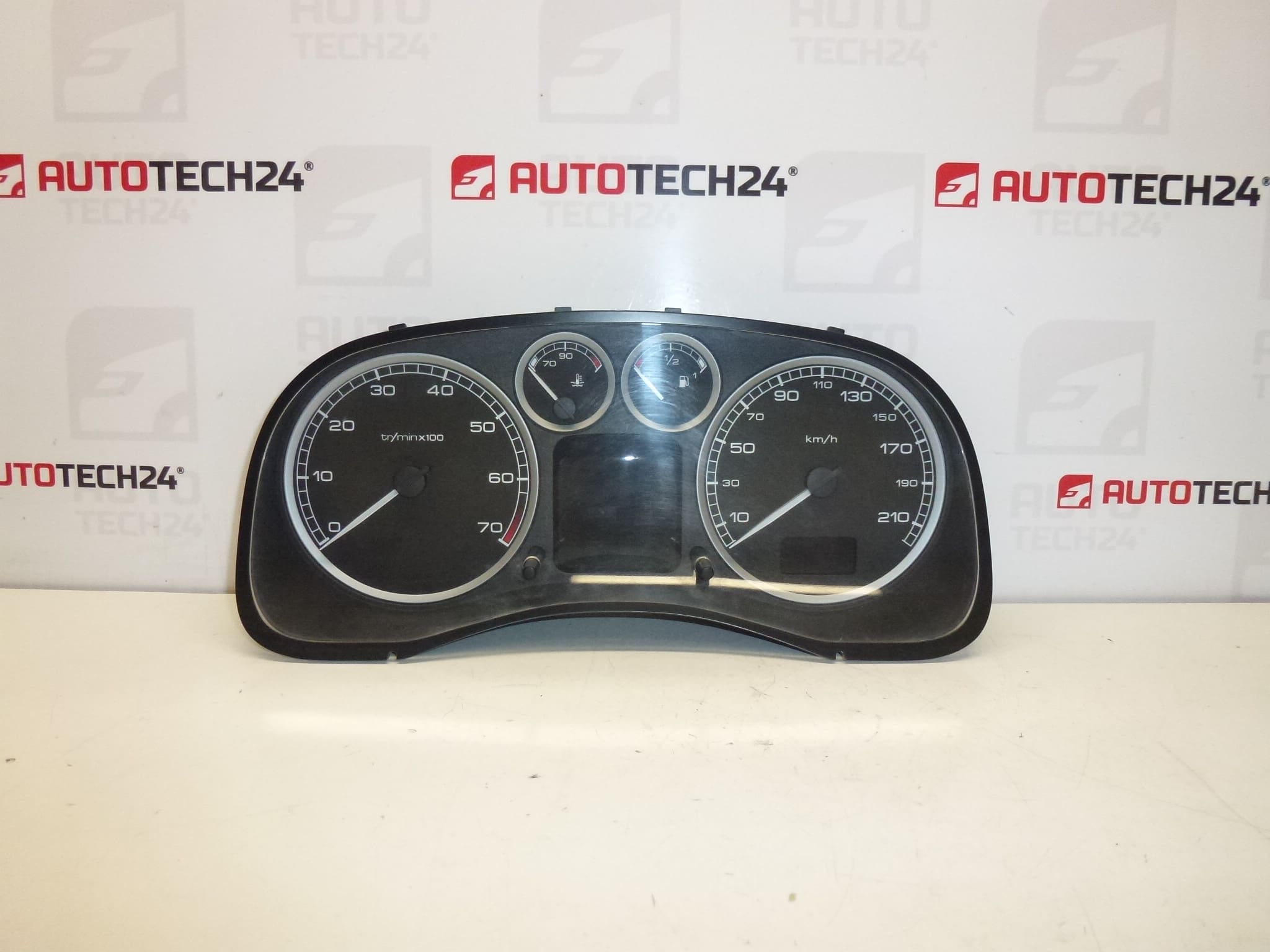 Tachometr Peugeot 307 najeto 182 tisíc km 9645768480 6103F7
