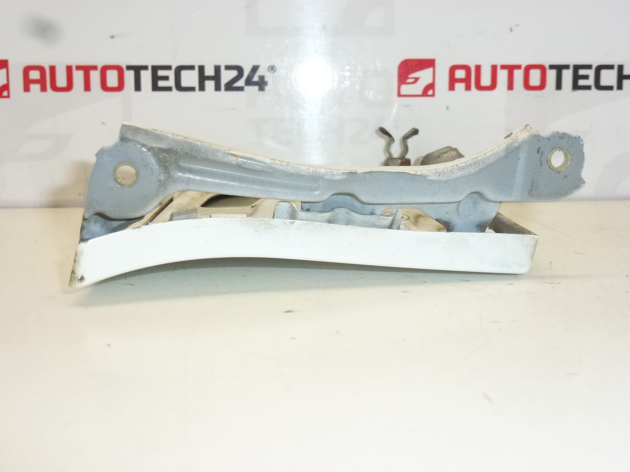 Kryt víčka nádrže bílý Peugeot 107 Citroën C1 1517C5 1517C9 - Obrázek 2