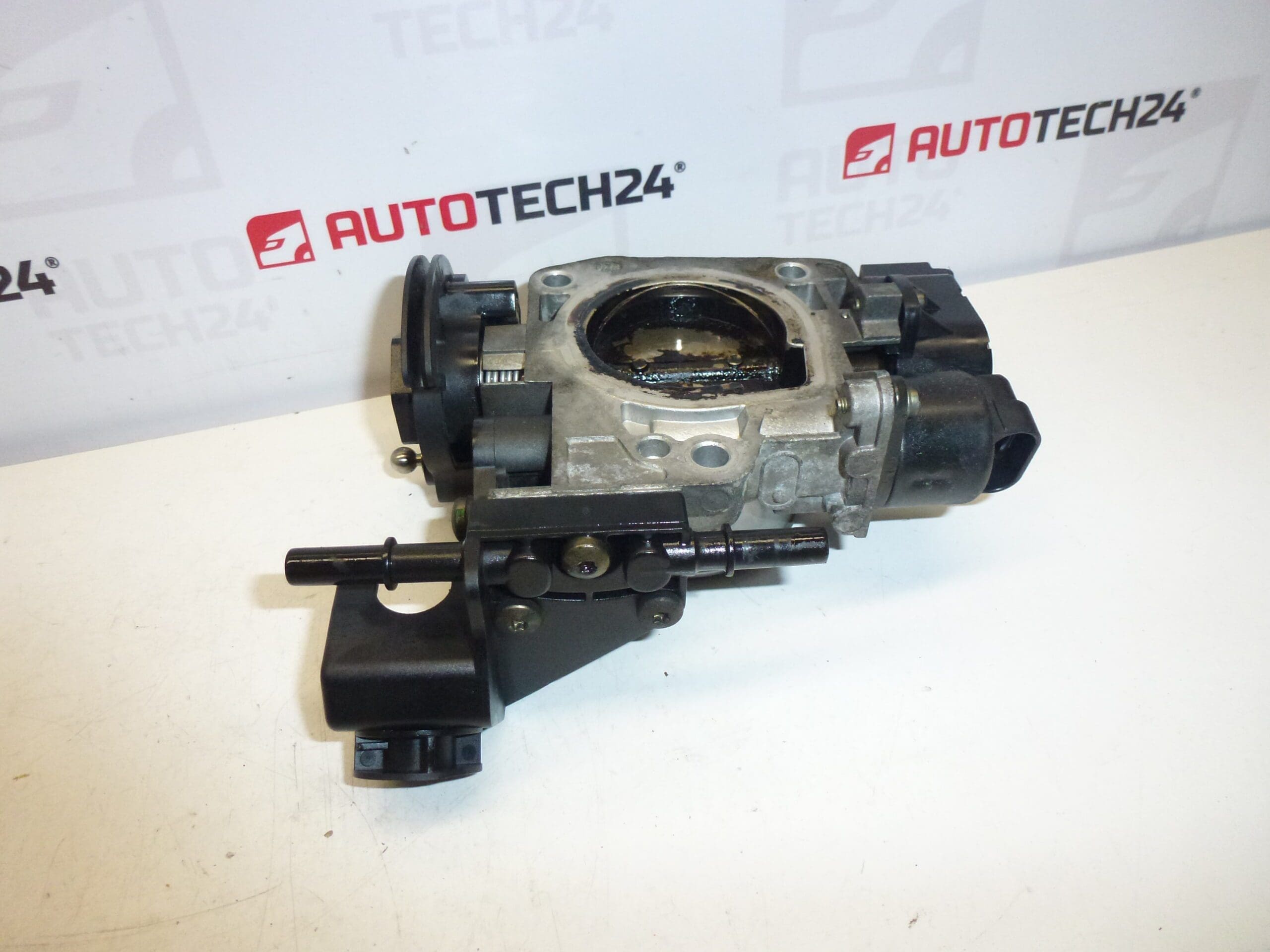 Škrtící klapka Citroën/Peugeot 1.8 a 2.0 – 1635R4, 1635V1 - Obrázek 2