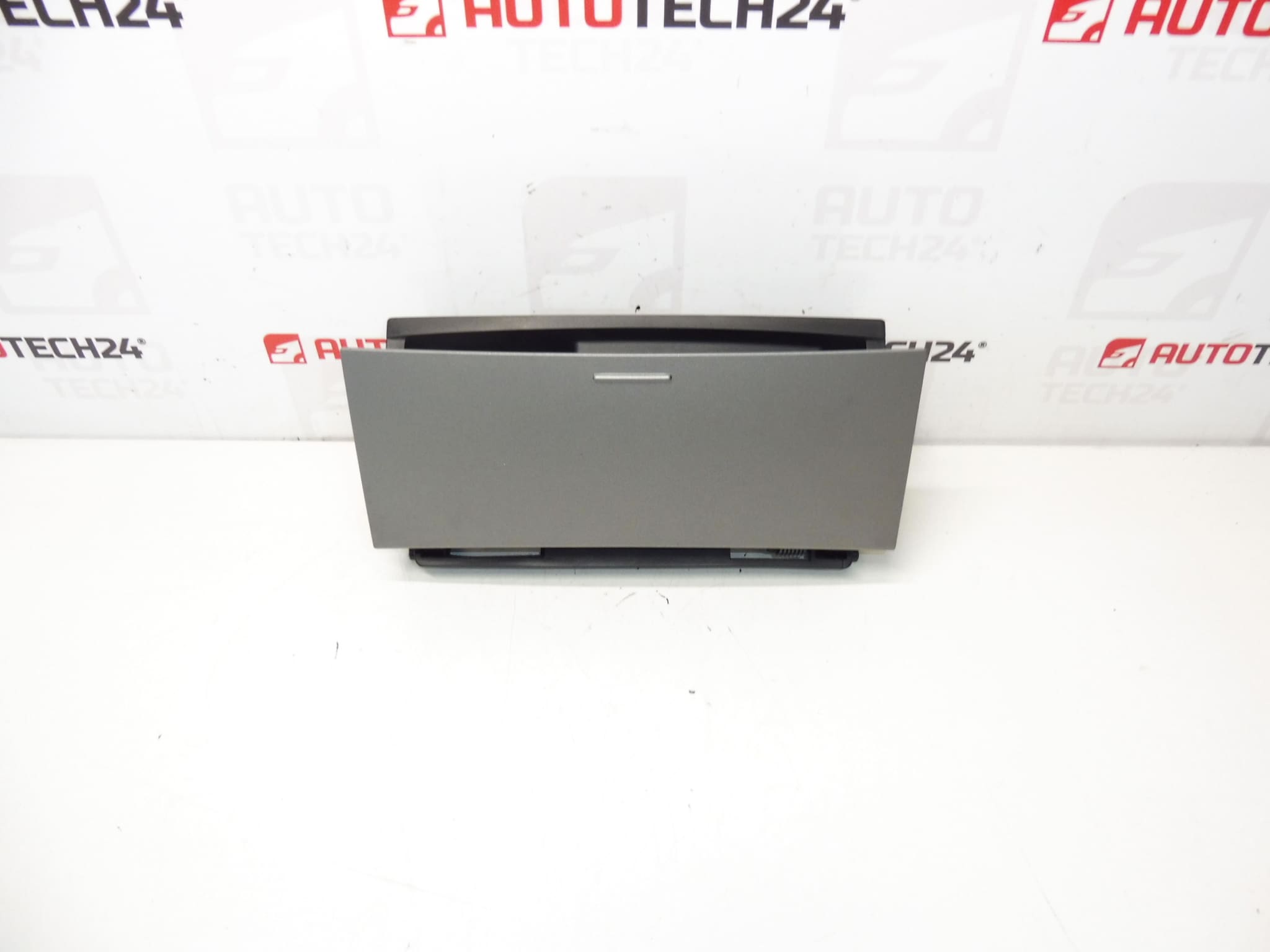 Popelník se zapalovačem Peugeot 407 9644562177 8211JH