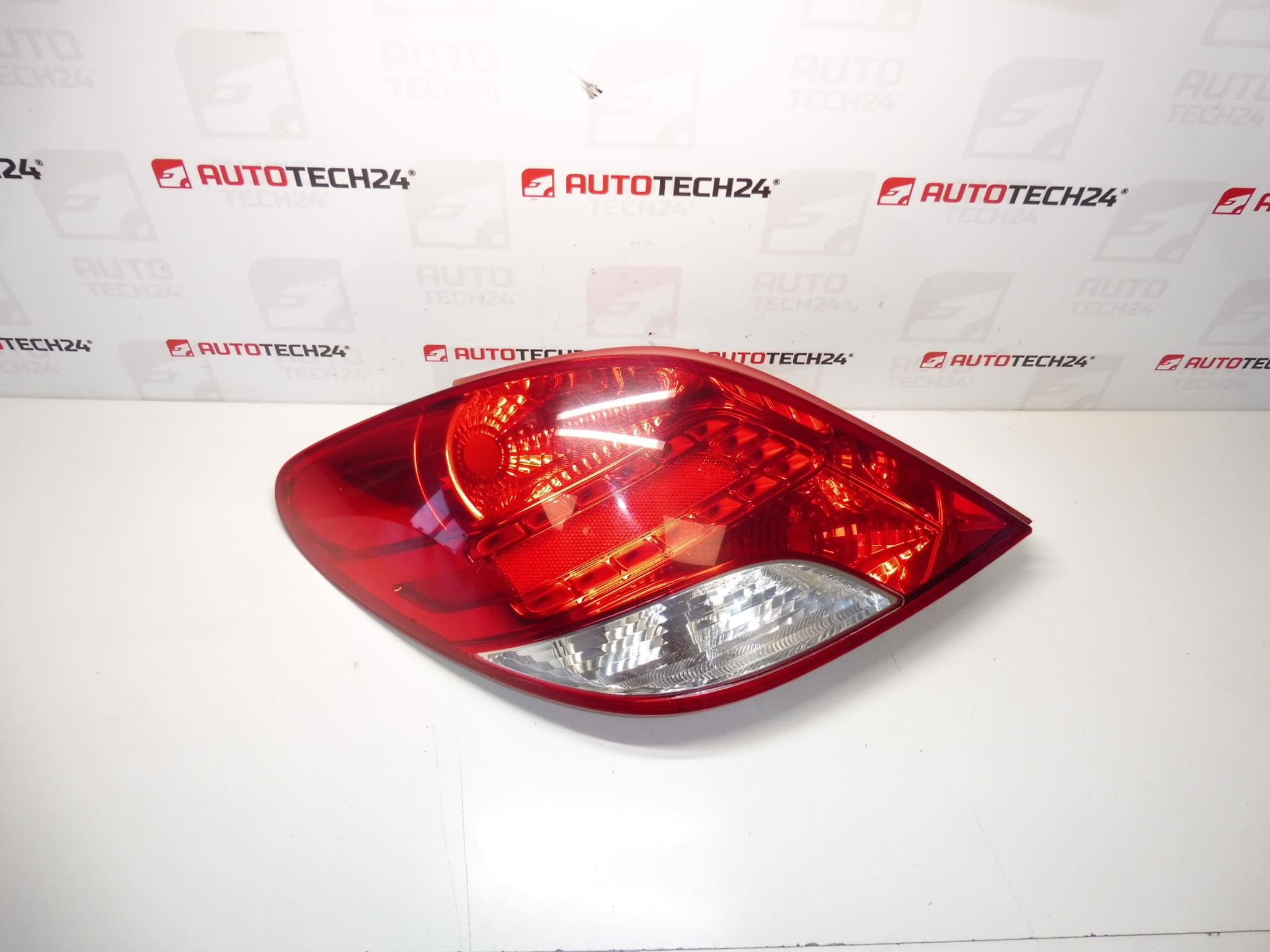 Zadní levá lampa Peugeot 207 9686566080 6350HQ