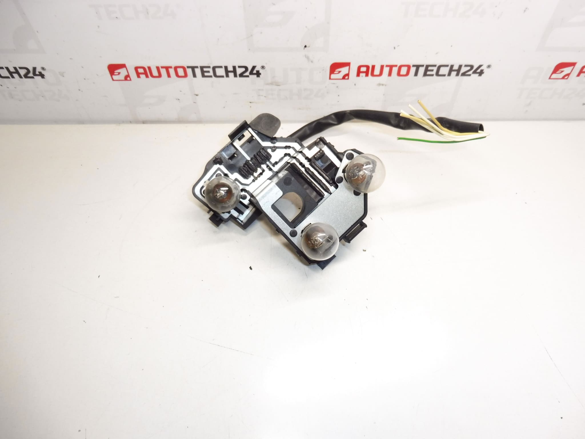 Patice pravé zadní lampy s kabeláží Peugeot 206 CC 6351S1