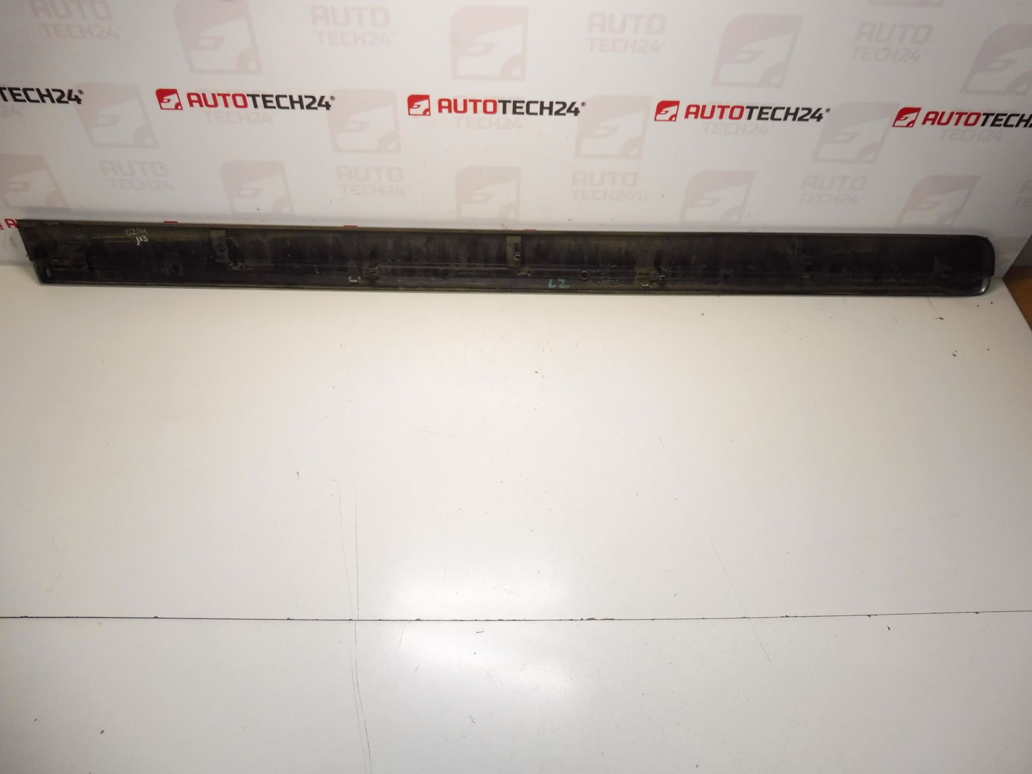 Lišta levých zadních dveří Citroën C8 Peugeot 807 KTQ 1401029977 8546W2 - Obrázek 2