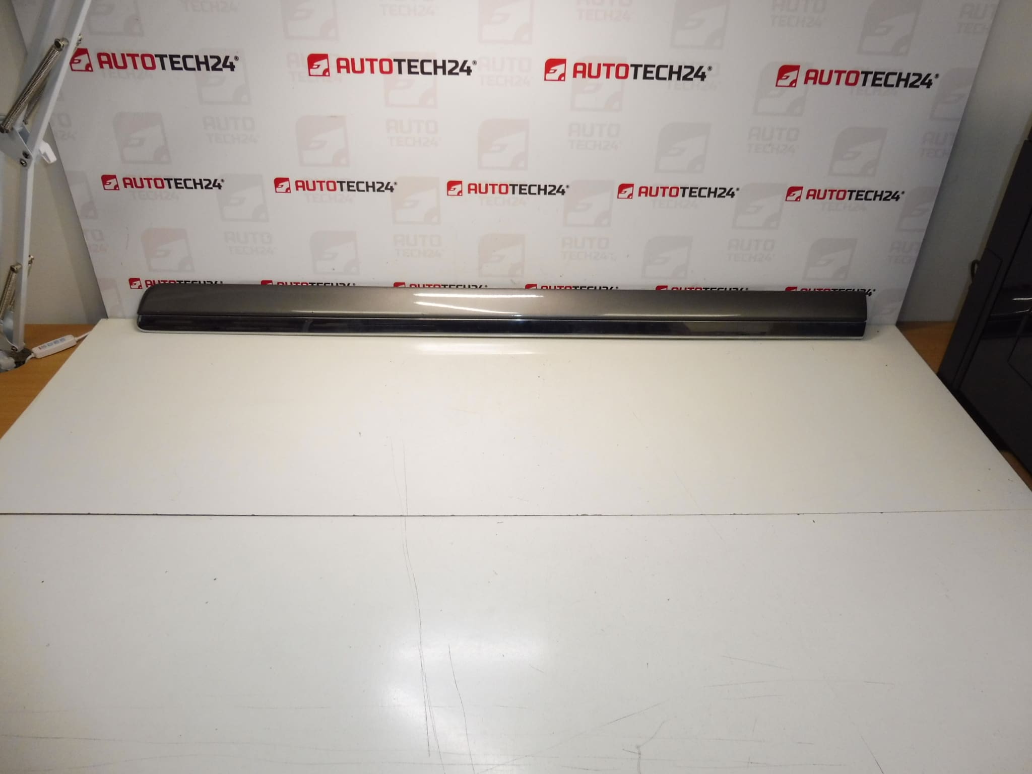 Lišta levých zadních dveří Citroen C8 Peugeot 807 KTQ 1401029977 8546W2