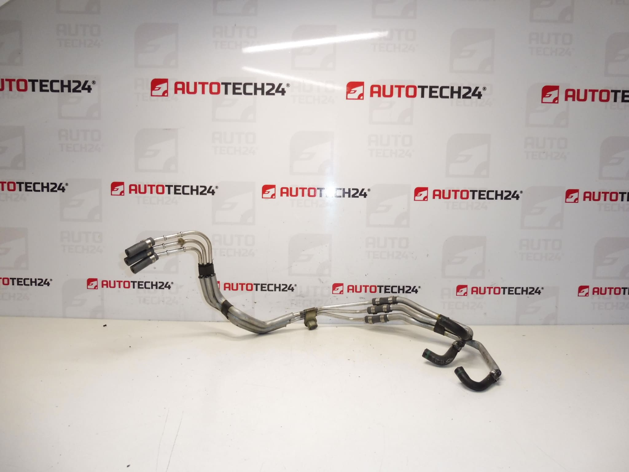 Podtlakové potrubí Citroën Peugeot 2.2 HDI 1622AC