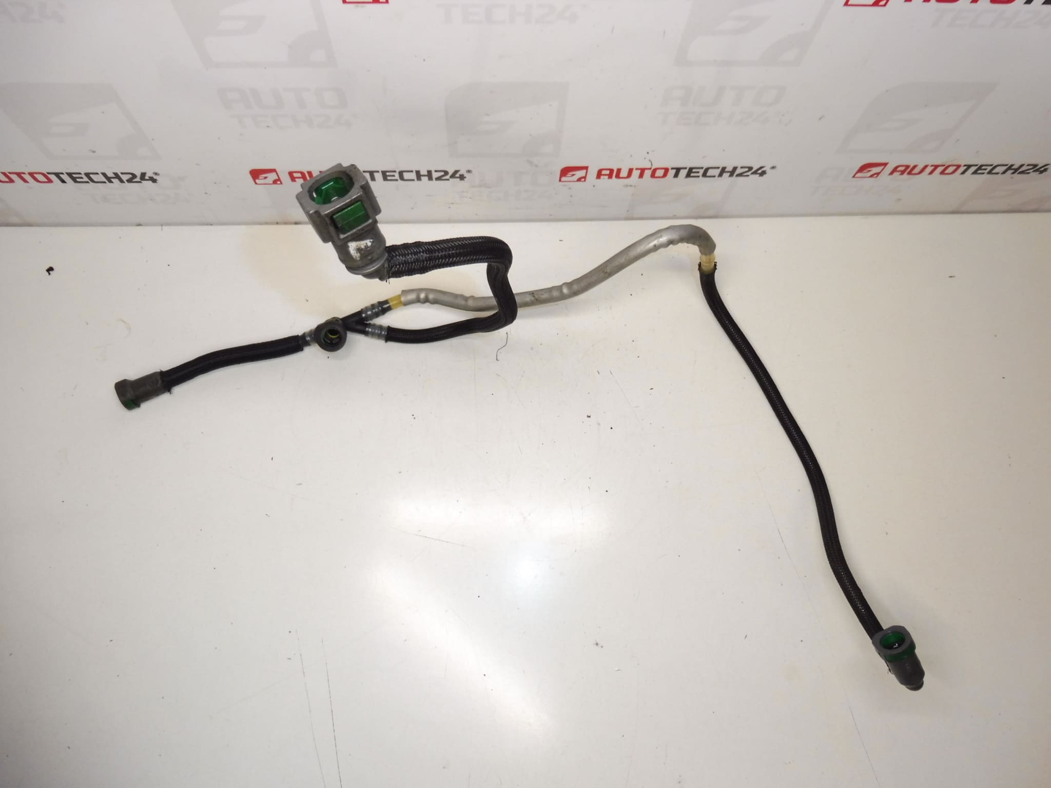 Potrubí paliva Citroën Peugeot 2.2 HDI 1574K9 - Obrázek 2