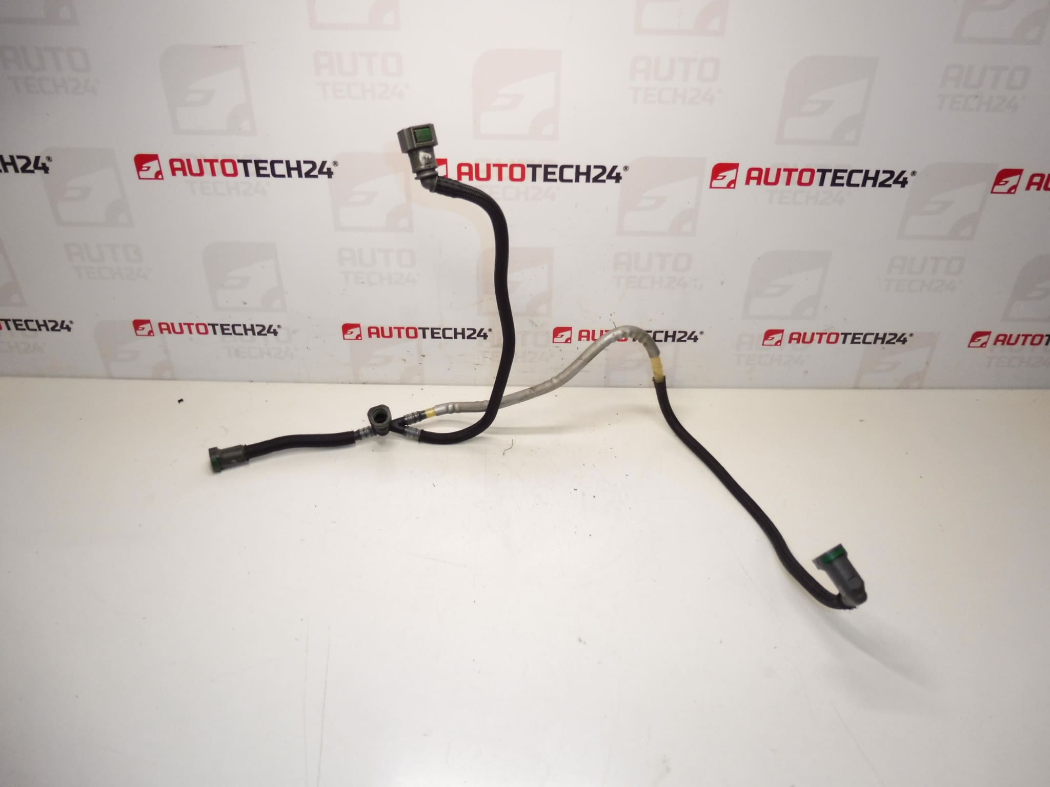 Potrubí paliva Citroën Peugeot 2.2 HDI 1574K9