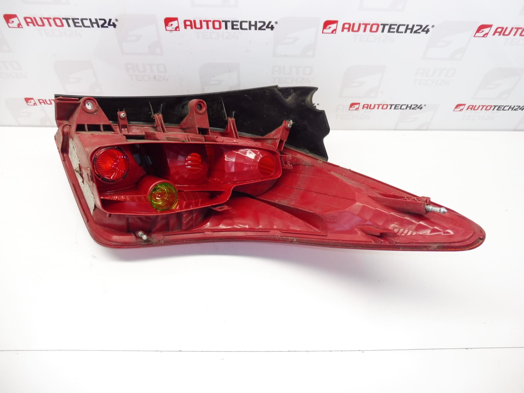 Zadní levá lampa Peugeot 308 SW 96814447XT 6350FF - Obrázek 2