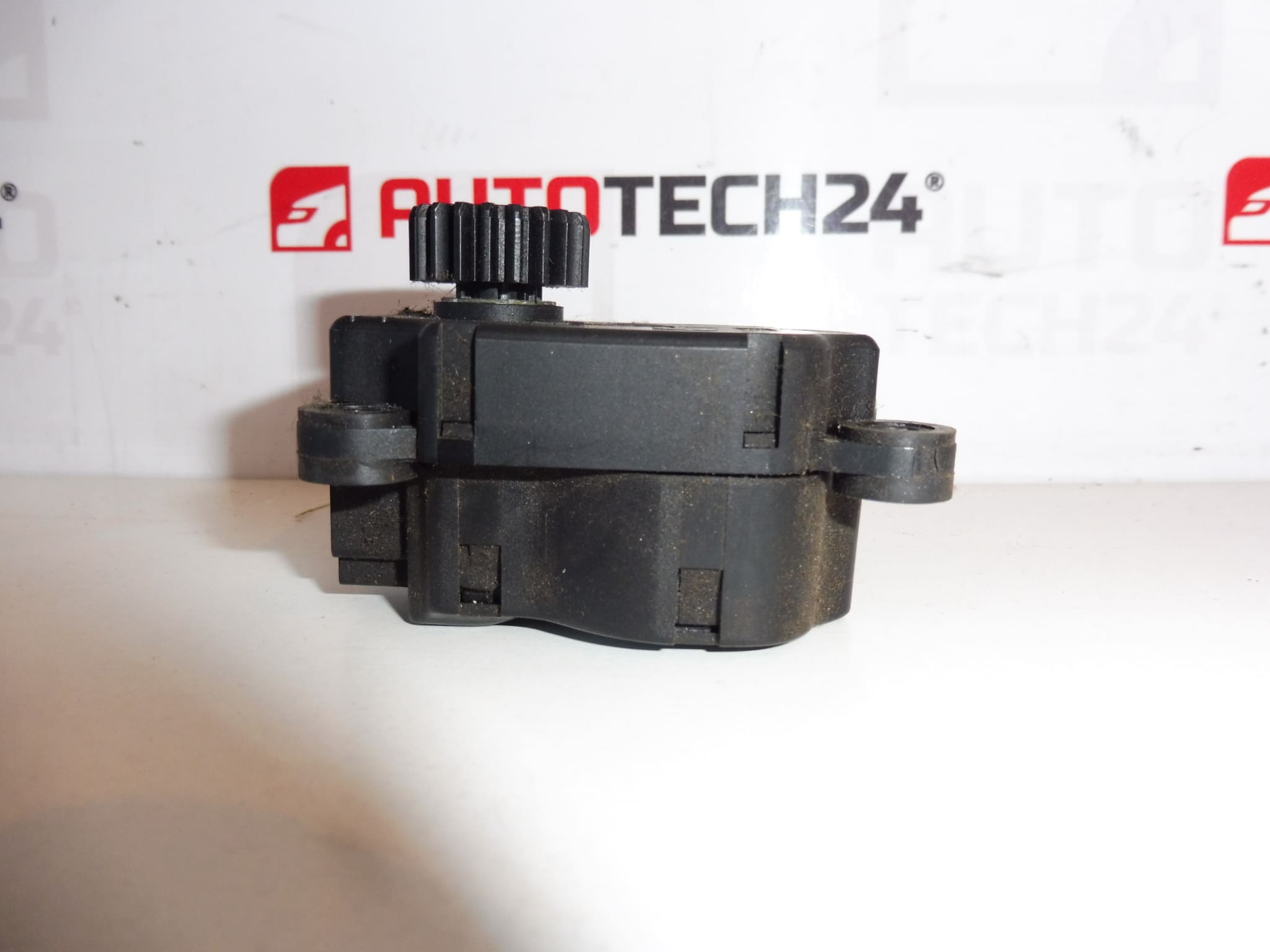 Motorek ventilátoru topení BEHR B5783UA44 pro vozy Citroën a Peugeot (EAD512, 6447RZ) - Obrázek 2