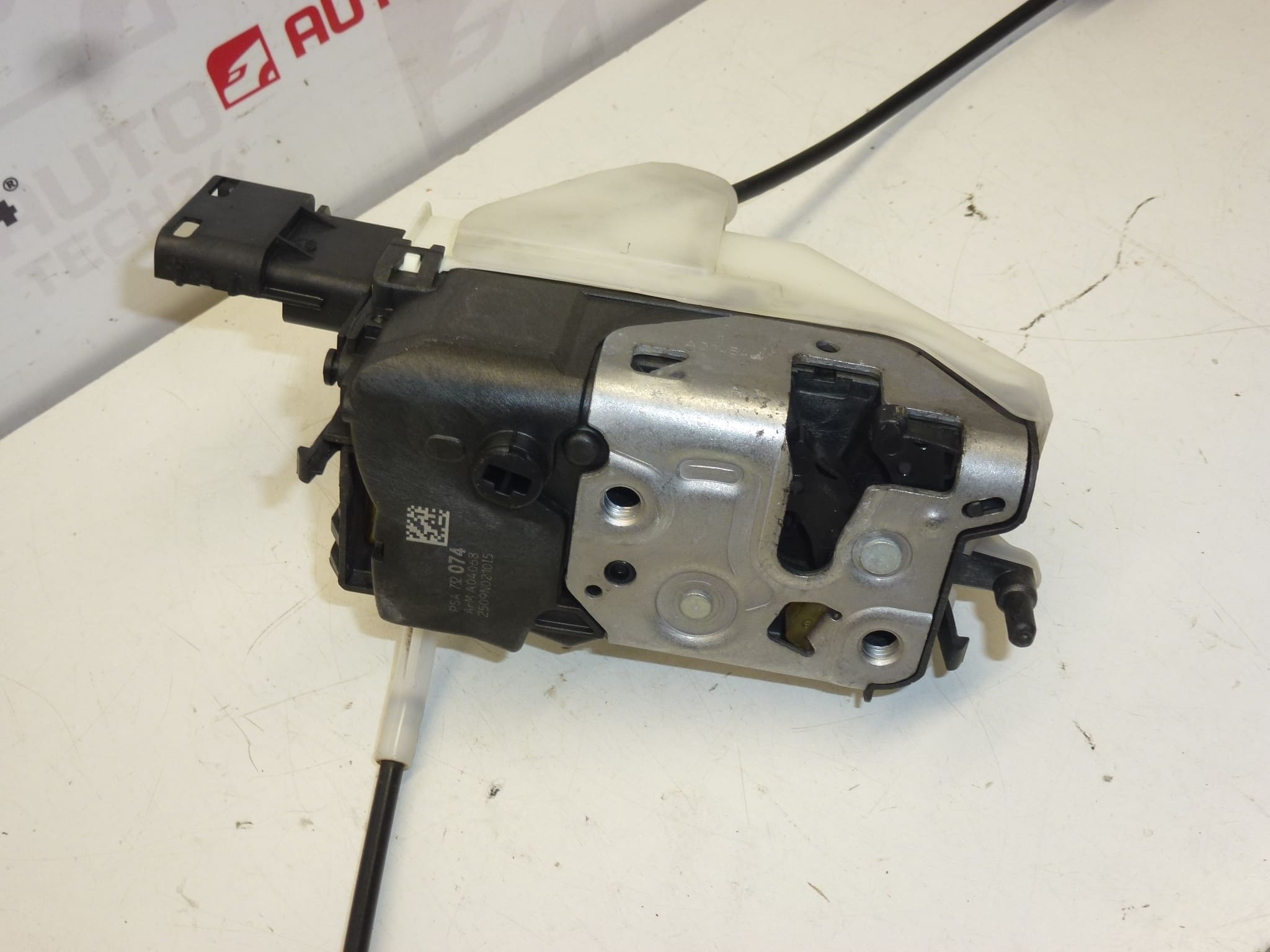 Zámek pravých předních dveří Peugeot 308 732074 9136CR - Obrázek 2