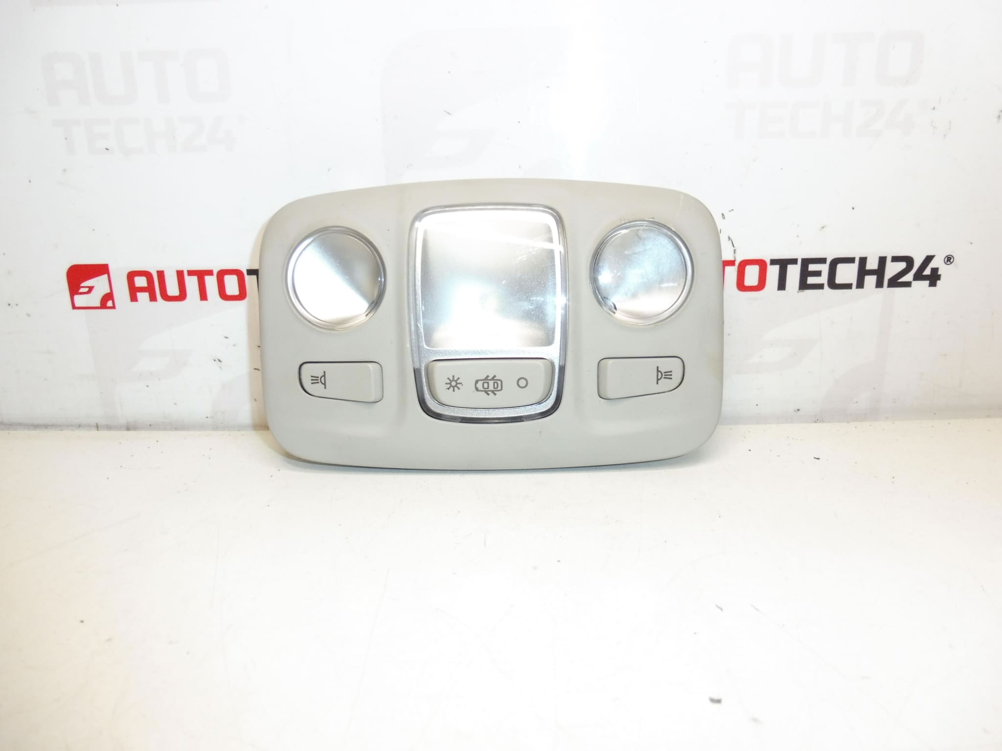 Stropní svítilna pro vozy Citroën Peugeot DS 96781446BJ 6362AY