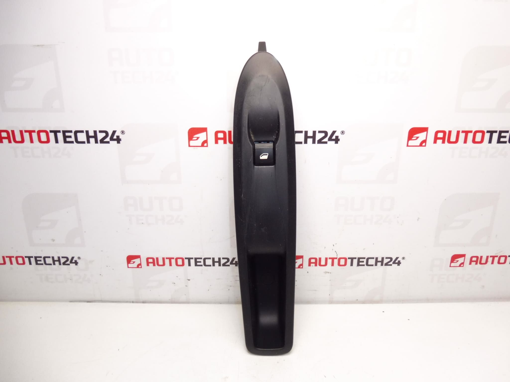 Ovladač oken Citroën C4 II DS4 96657056ZD 6490JY