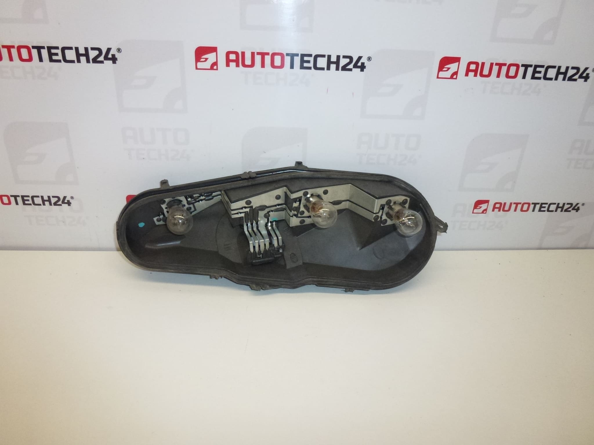 Patice žárovek pravé zadní lampy Citroën C1 Peugeot 107 634681