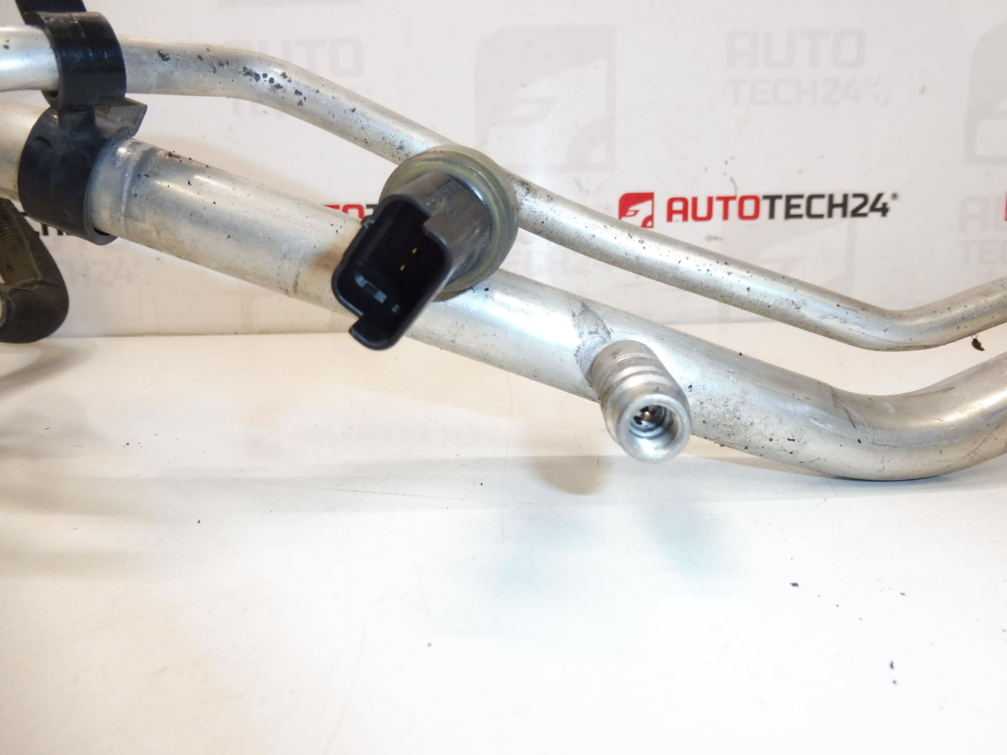 Trubka klimatizace pro Citroën C4 a Peugeot 307 9657451280 6460QL - Obrázek 2
