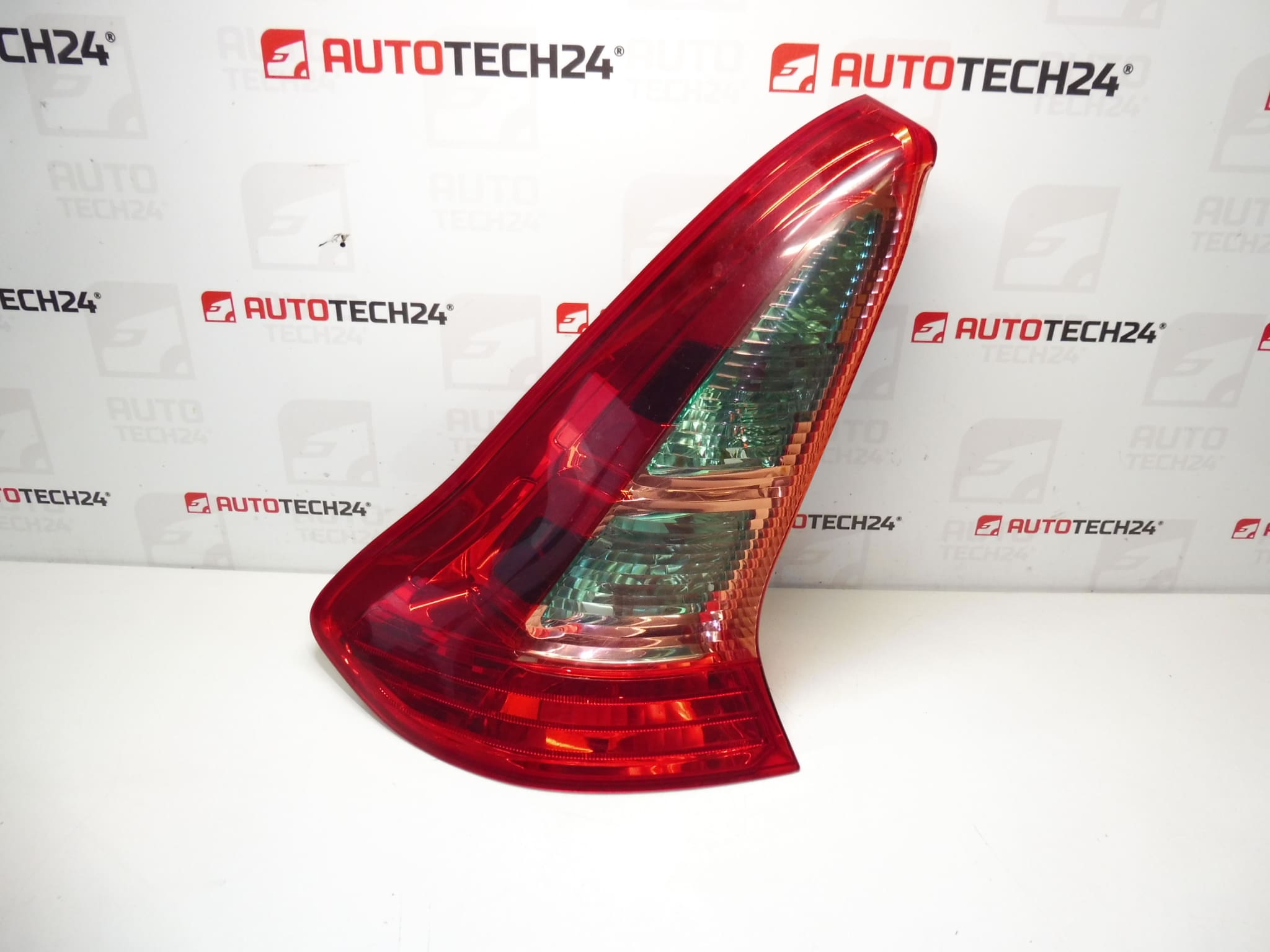 Levá zadní lampa světlo Citroën C4 3 dveře bez patice 9646801777 6350T6