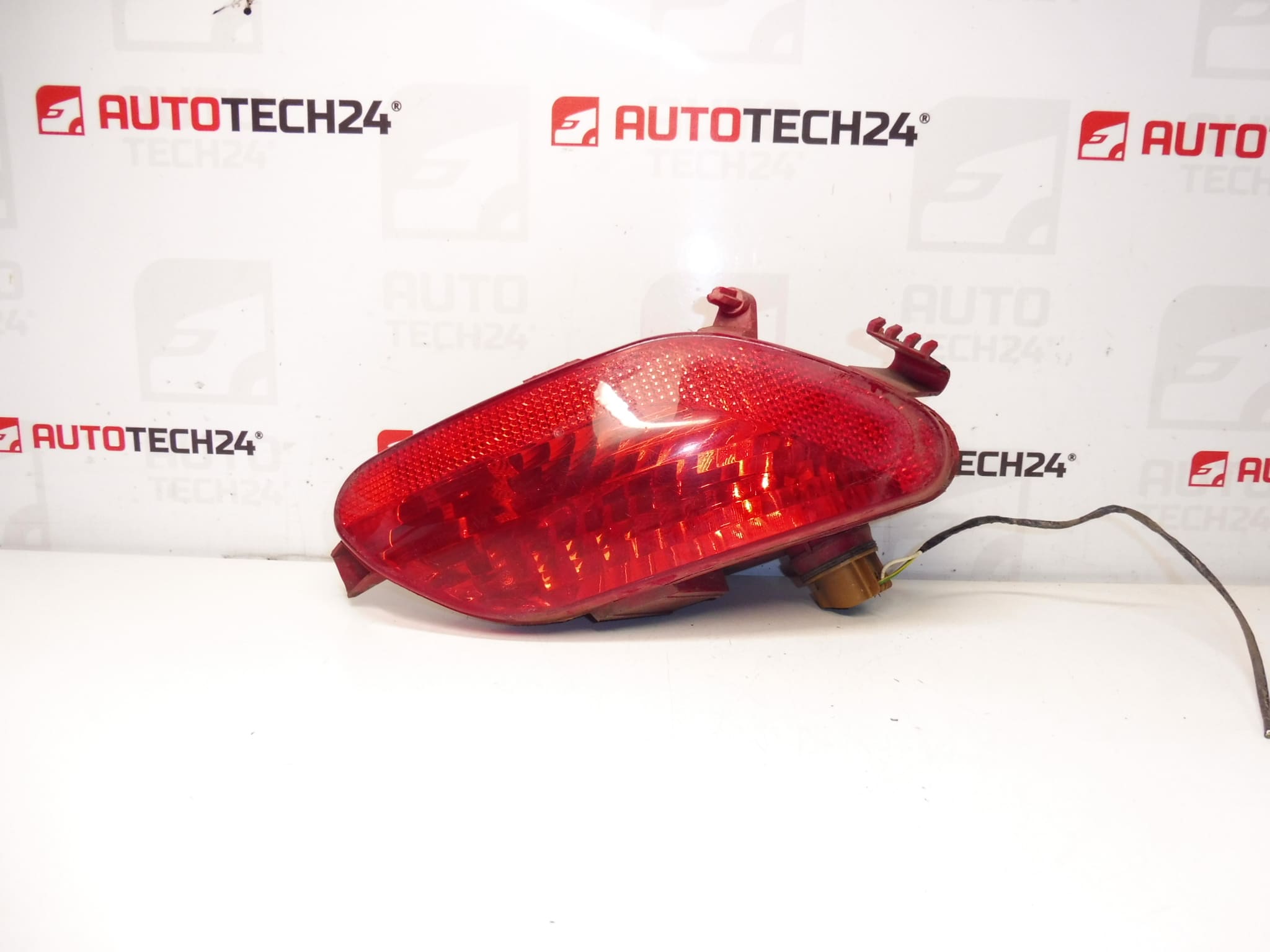 Zadní mlhová lampa se žárovkou pravá Citroën C4 3 dveře 9652736380 6351T7