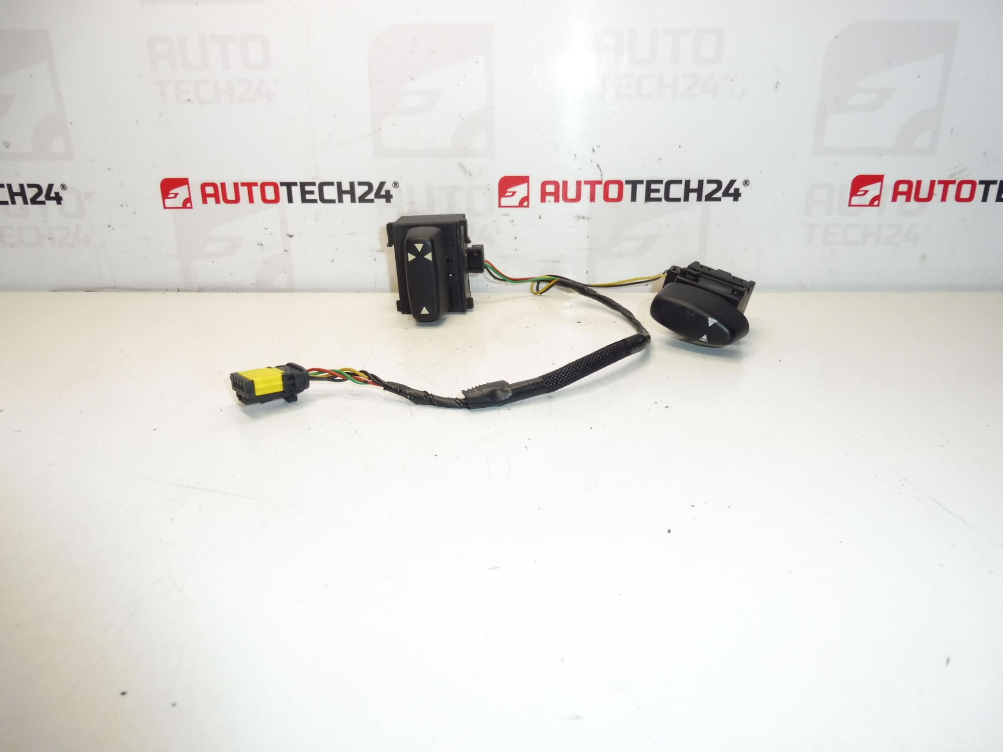 Ovladač sedadla Citroën Peugeot 944931200ZL