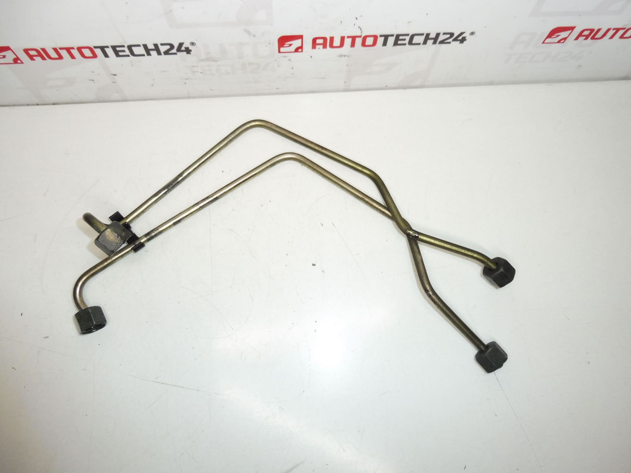 Trubka palivového vedení 3. a 4. válec 1.4 HDI 16V Citroën Peugeot 1570F7 - Obrázek 2