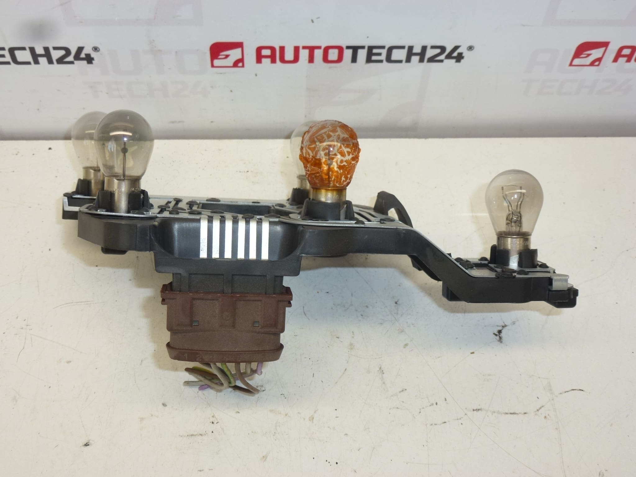 Patice levé zadní lampy s kabeláží Citroën Xsara 6350P0 - Obrázek 2