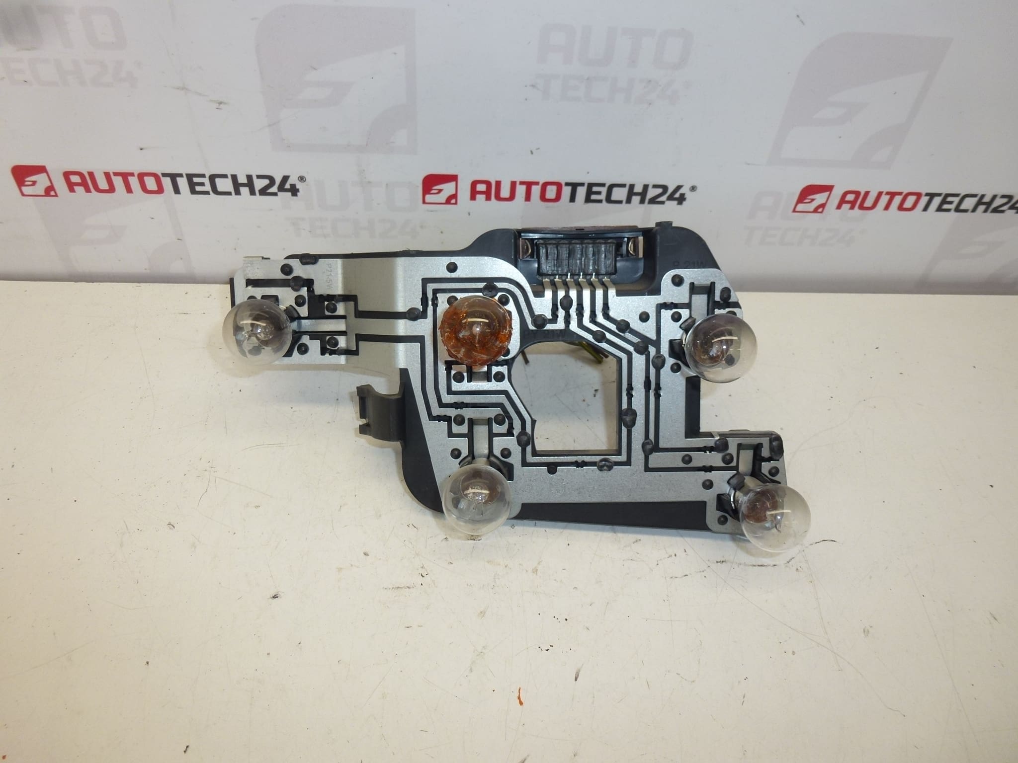 Patice levé zadní lampy s kabeláží Citroën Xsara 6350P0