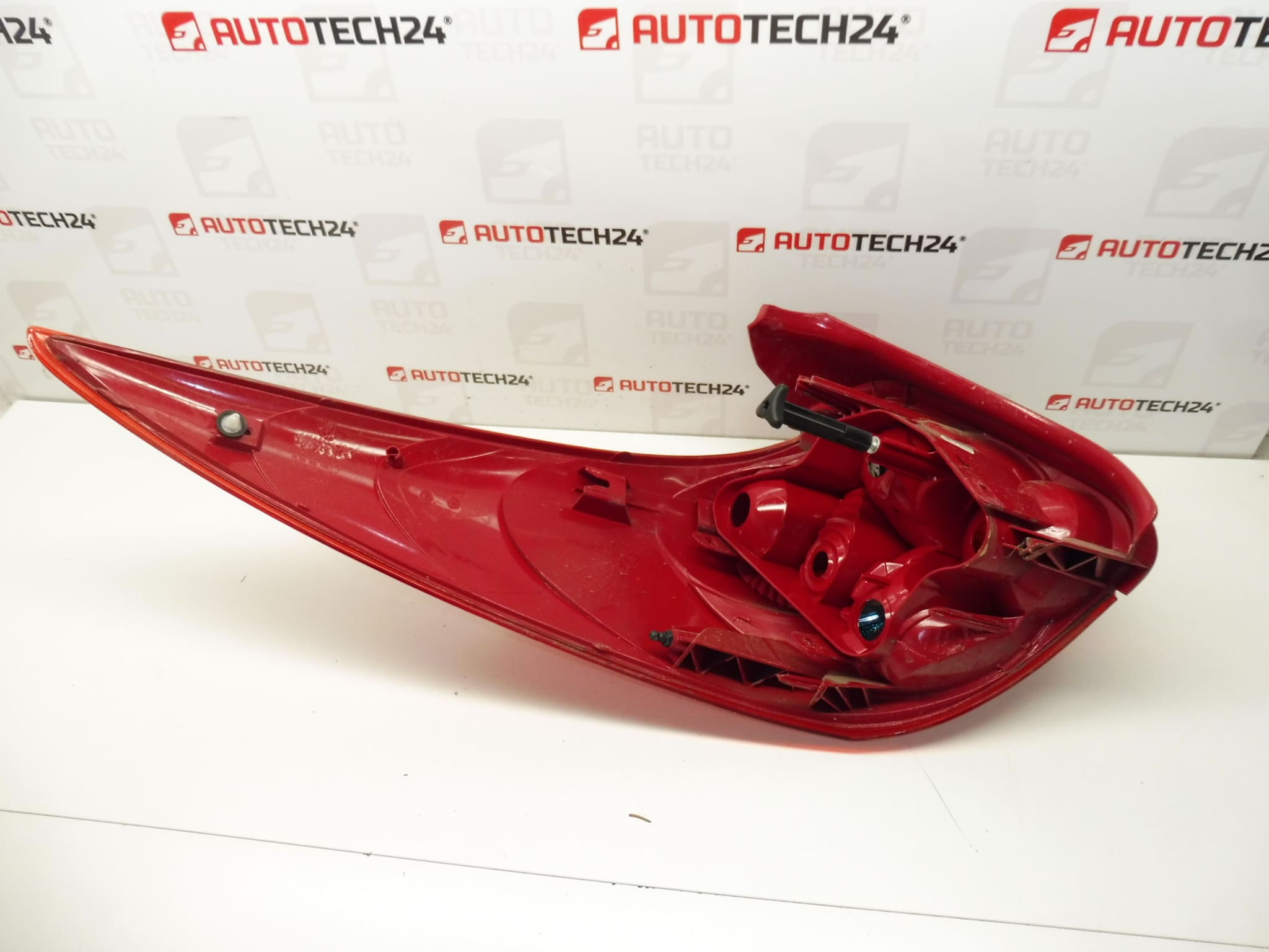 Pravá zadní lampa Peugeot 207 SW 9680157980 6351CT - Obrázek 2