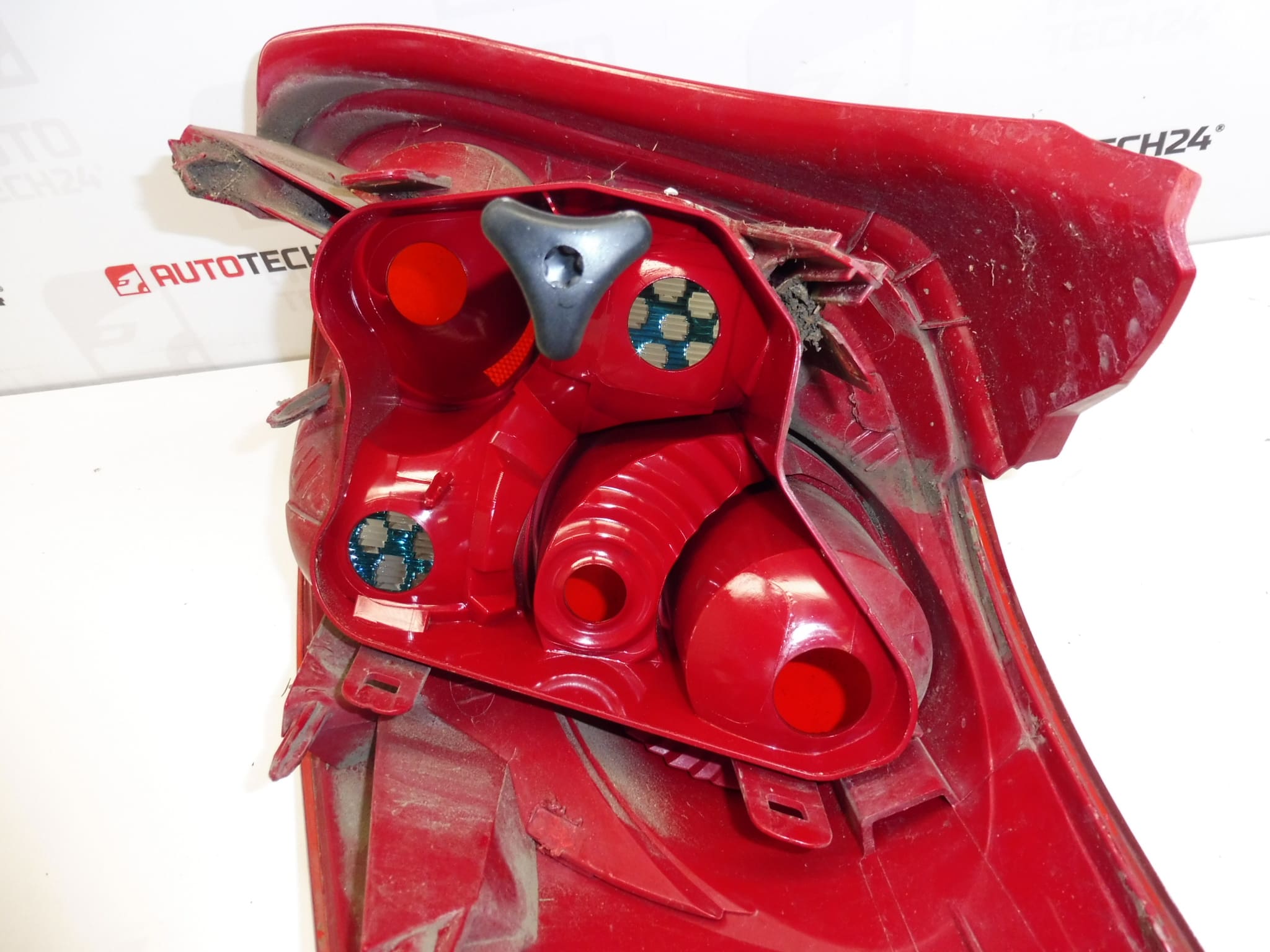 Levá zadní lampa Peugeot 207 SW 9680158080 6350CT - Obrázek 2