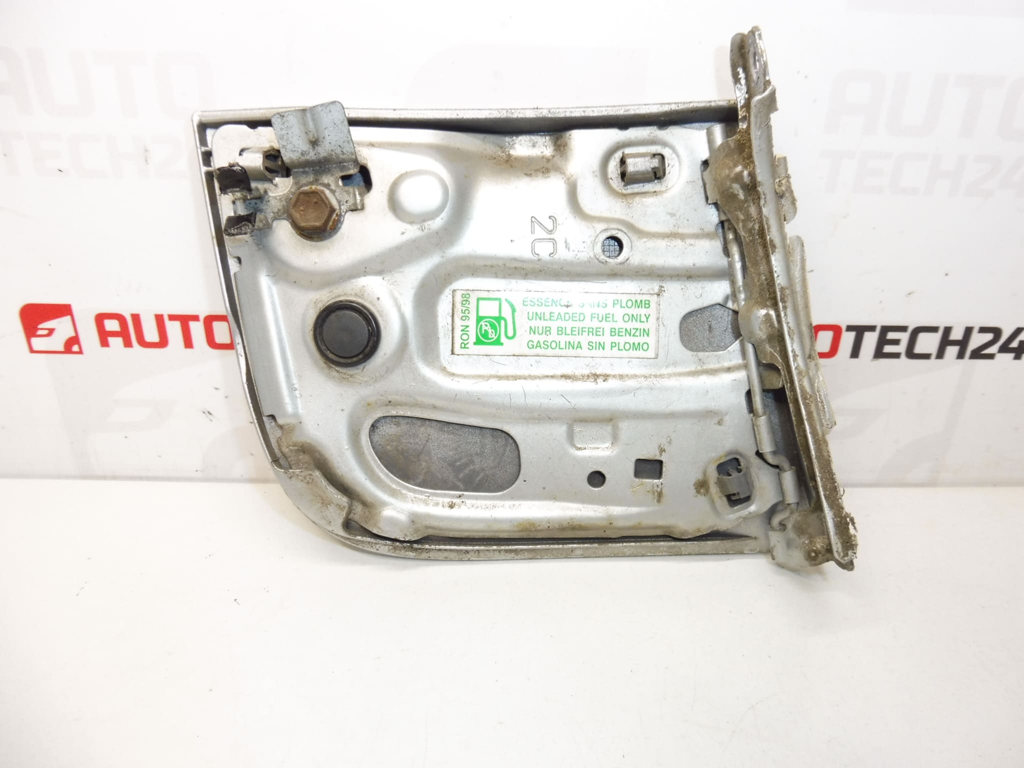 Kryt Víčka Nádrže Červené Peugeot 107 Citroën C1 KTB 1517C5 1517C9 - Obrázek 2