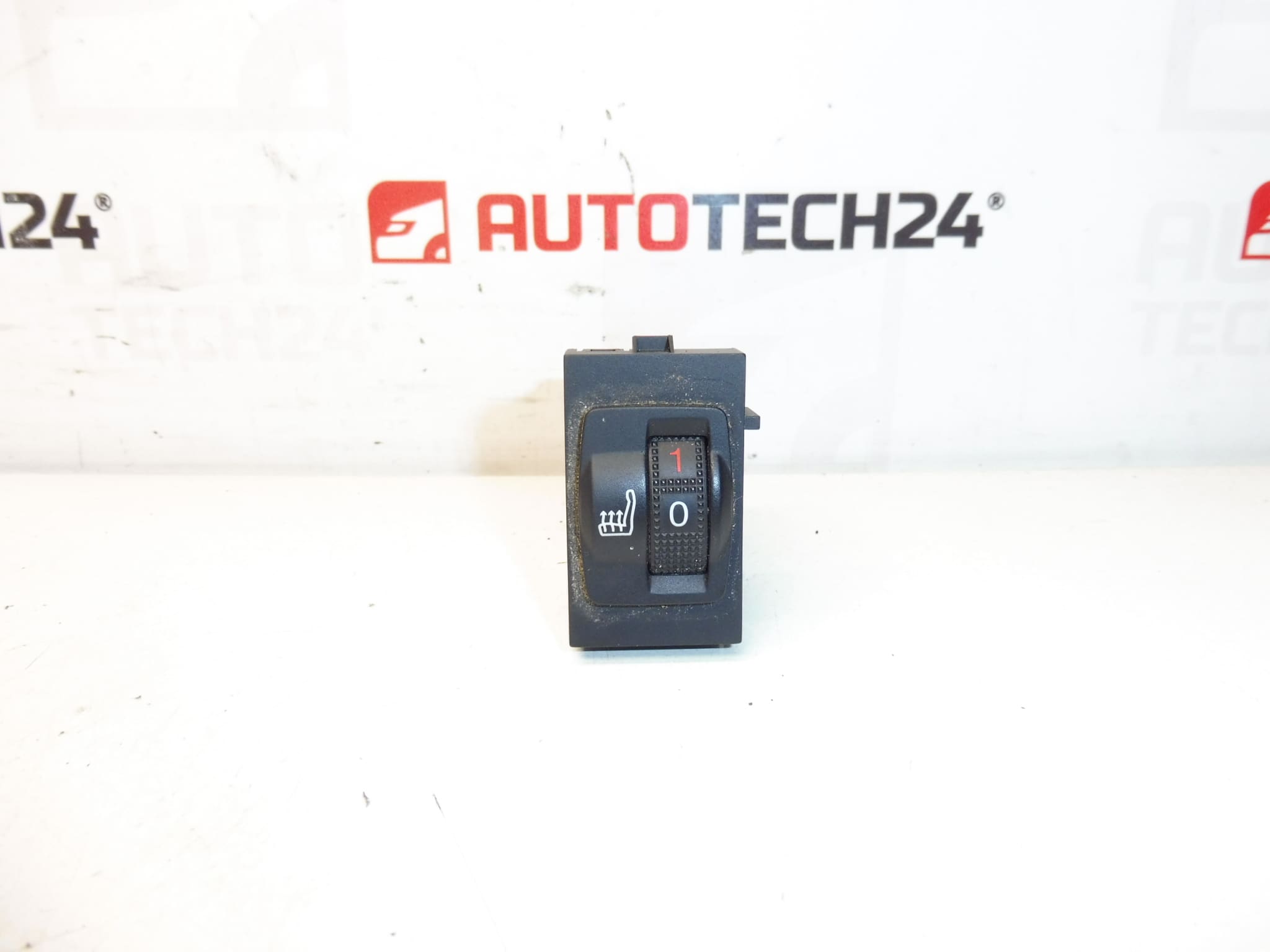 Ovladač výhřevu sedadla Citroën Peugeot DS 98019840ZD