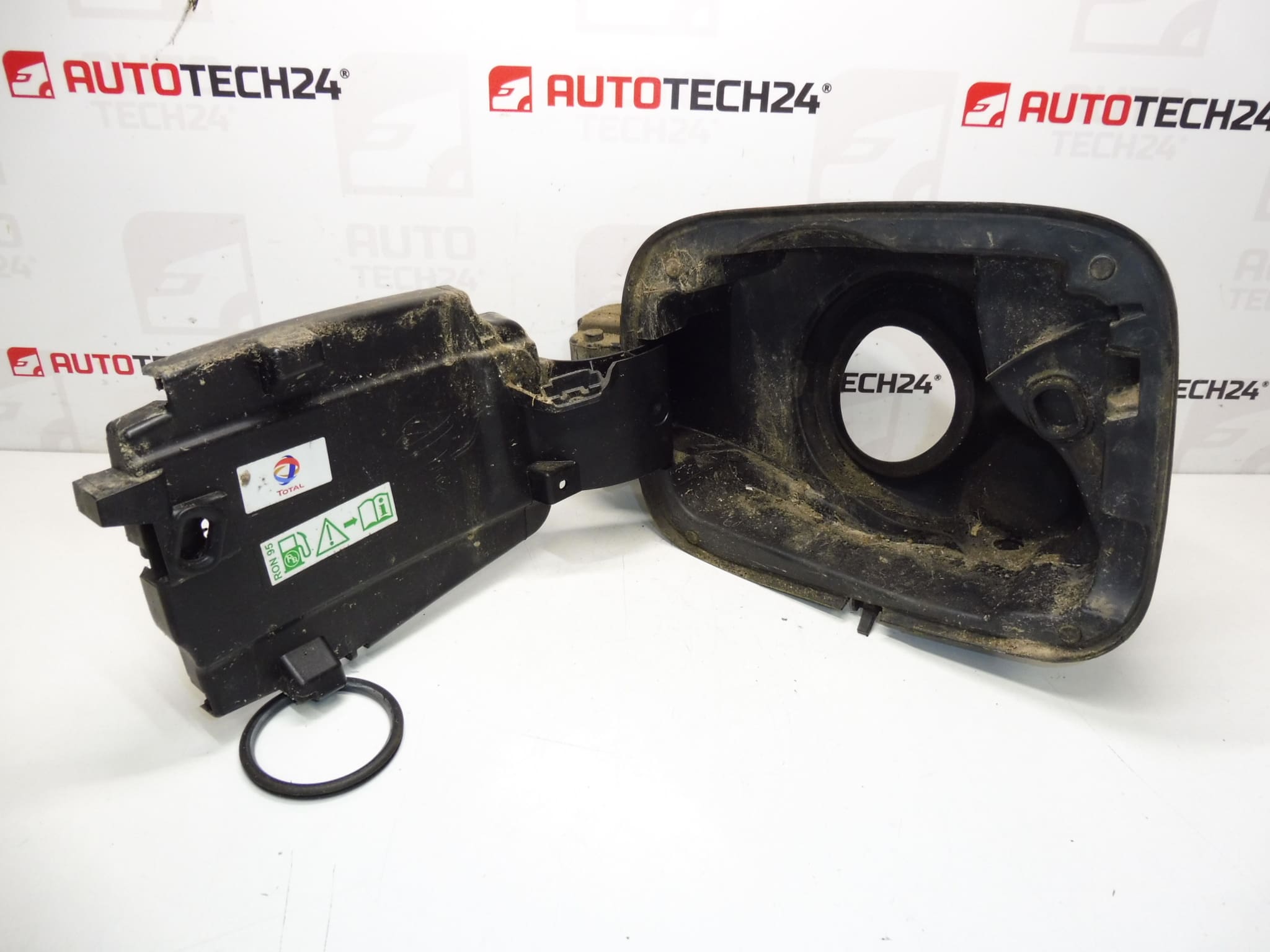 Skříňka plnícího hrdla paliva Citroën C3 III 9812083080 9812916680 - Obrázek 2