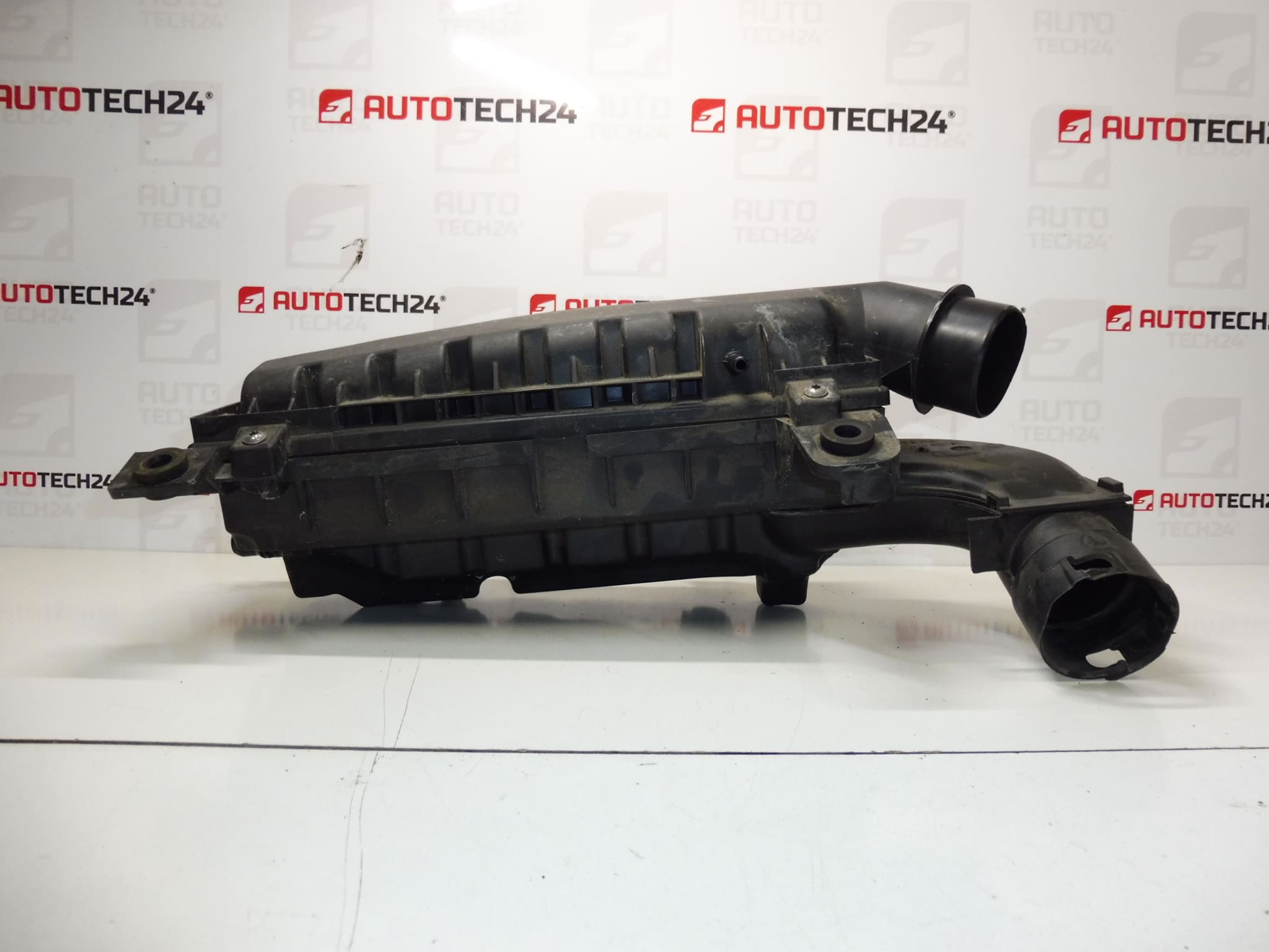 Filtr box Citroën Peugeot 1.2 THP 9805057080 - Obrázek 2