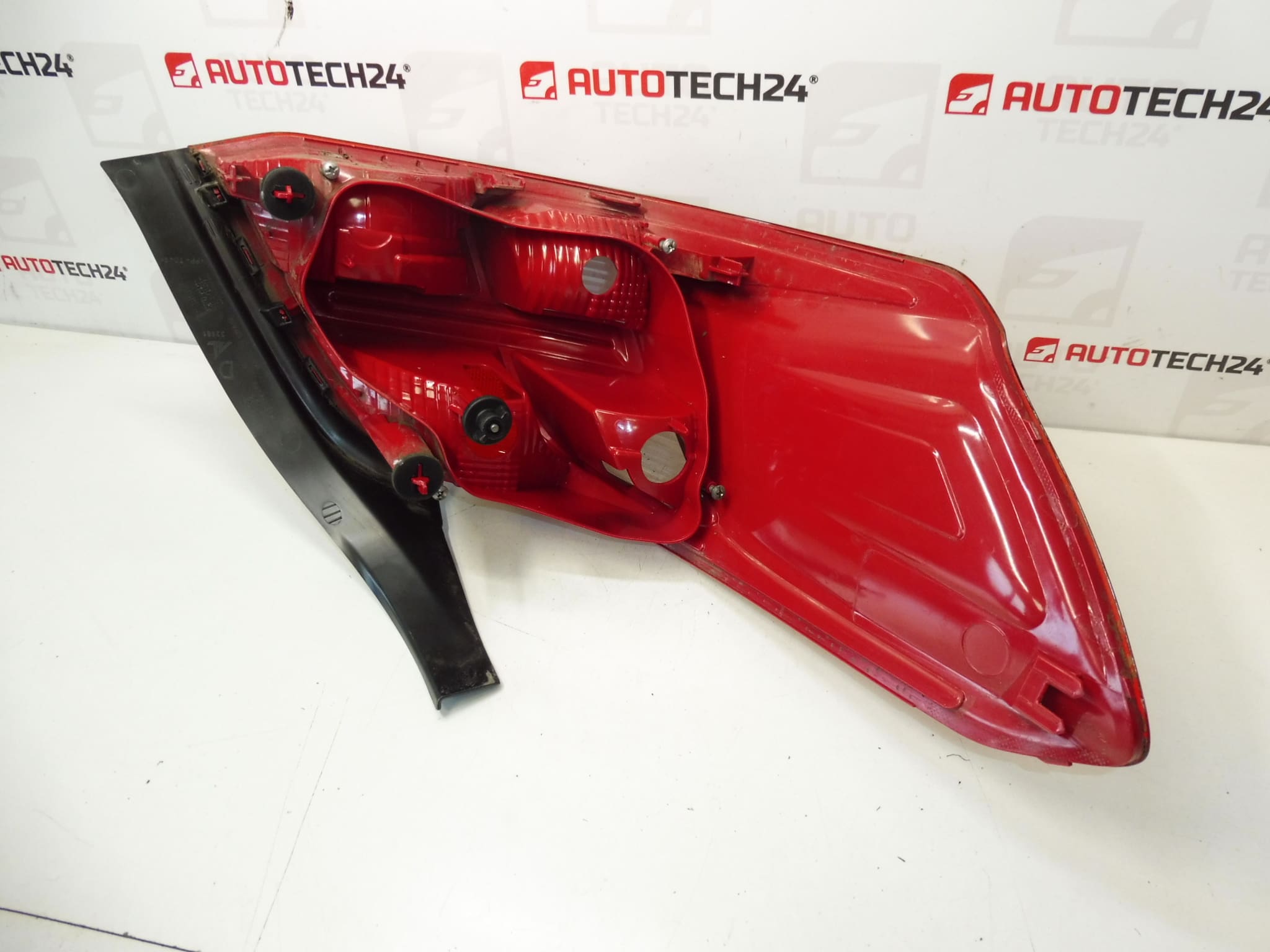 Zadní pravé světlo Peugeot 301 9674807880 - Obrázek 2