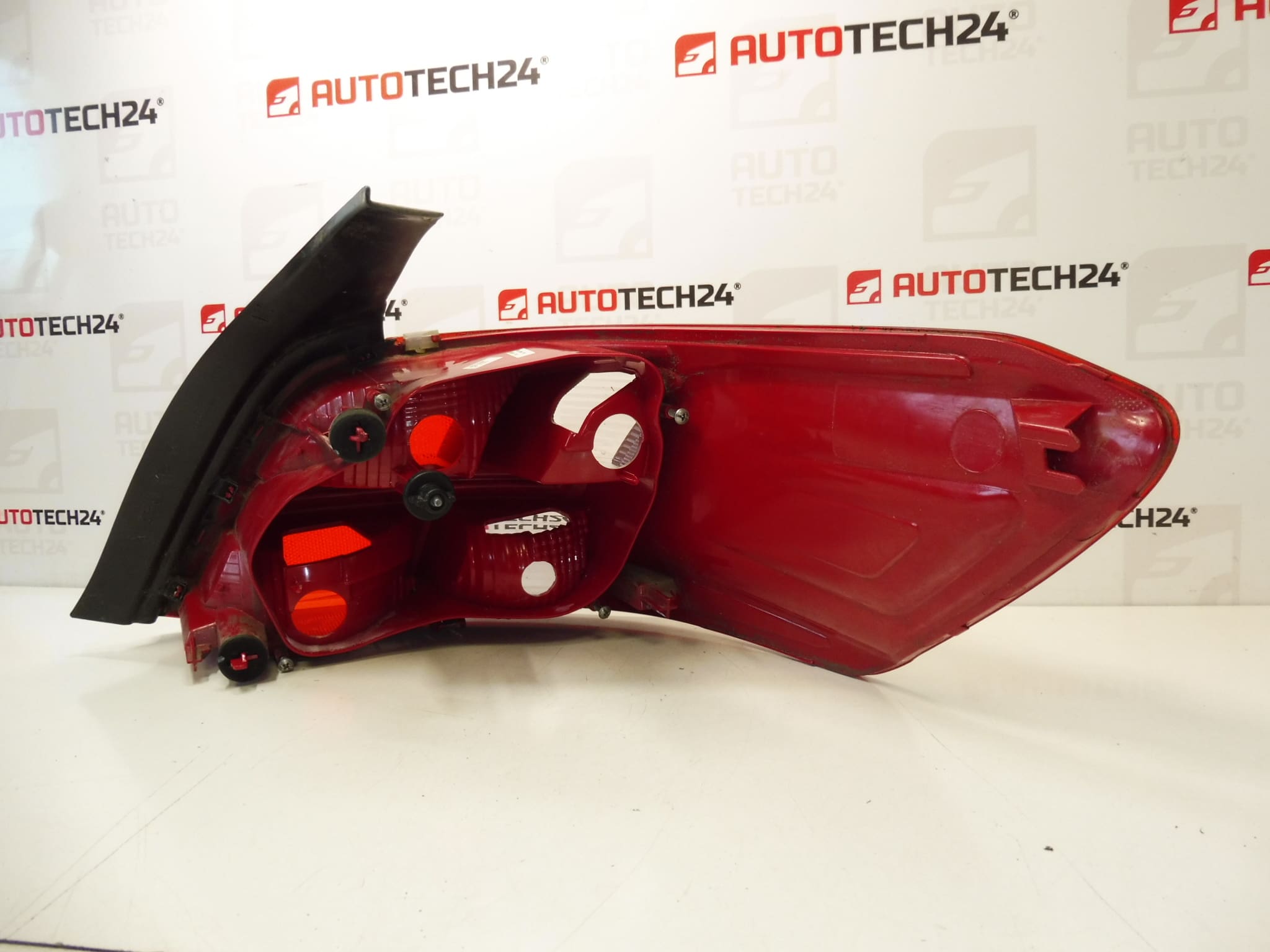 Zadní levé světlo Peugeot 301 9674807780 - Obrázek 2