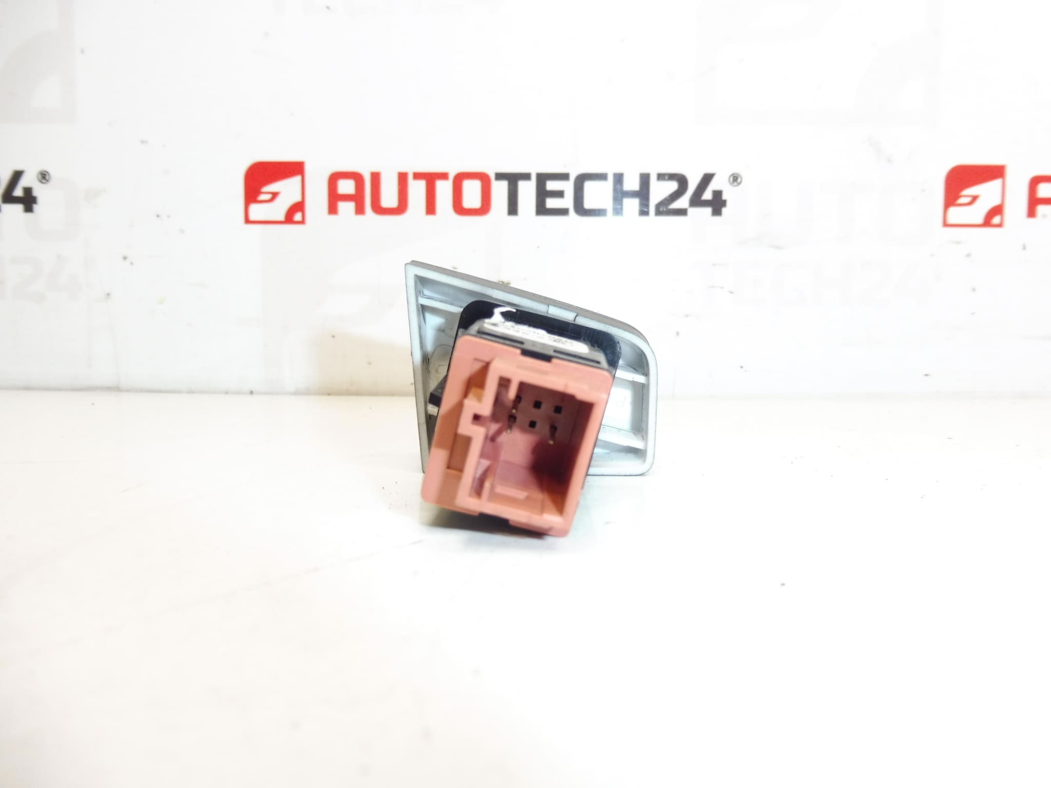 Ovladač výstražných světel Citroën C-Elysée Peugeot 301 96765876ZD - Obrázek 2