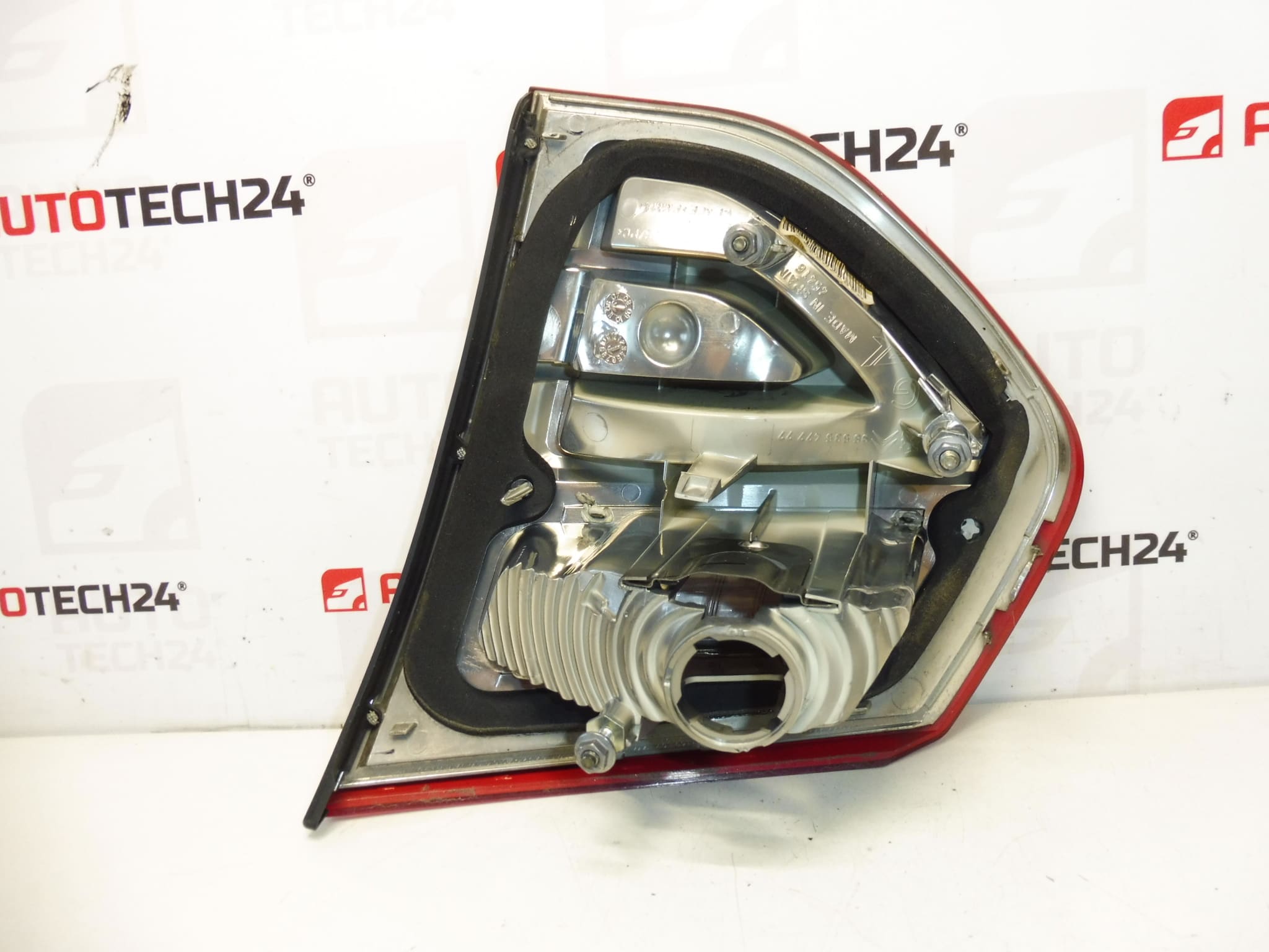 Zadní levé světlo víka Citroën C4 Picasso 9653547777 6350CC - Obrázek 2