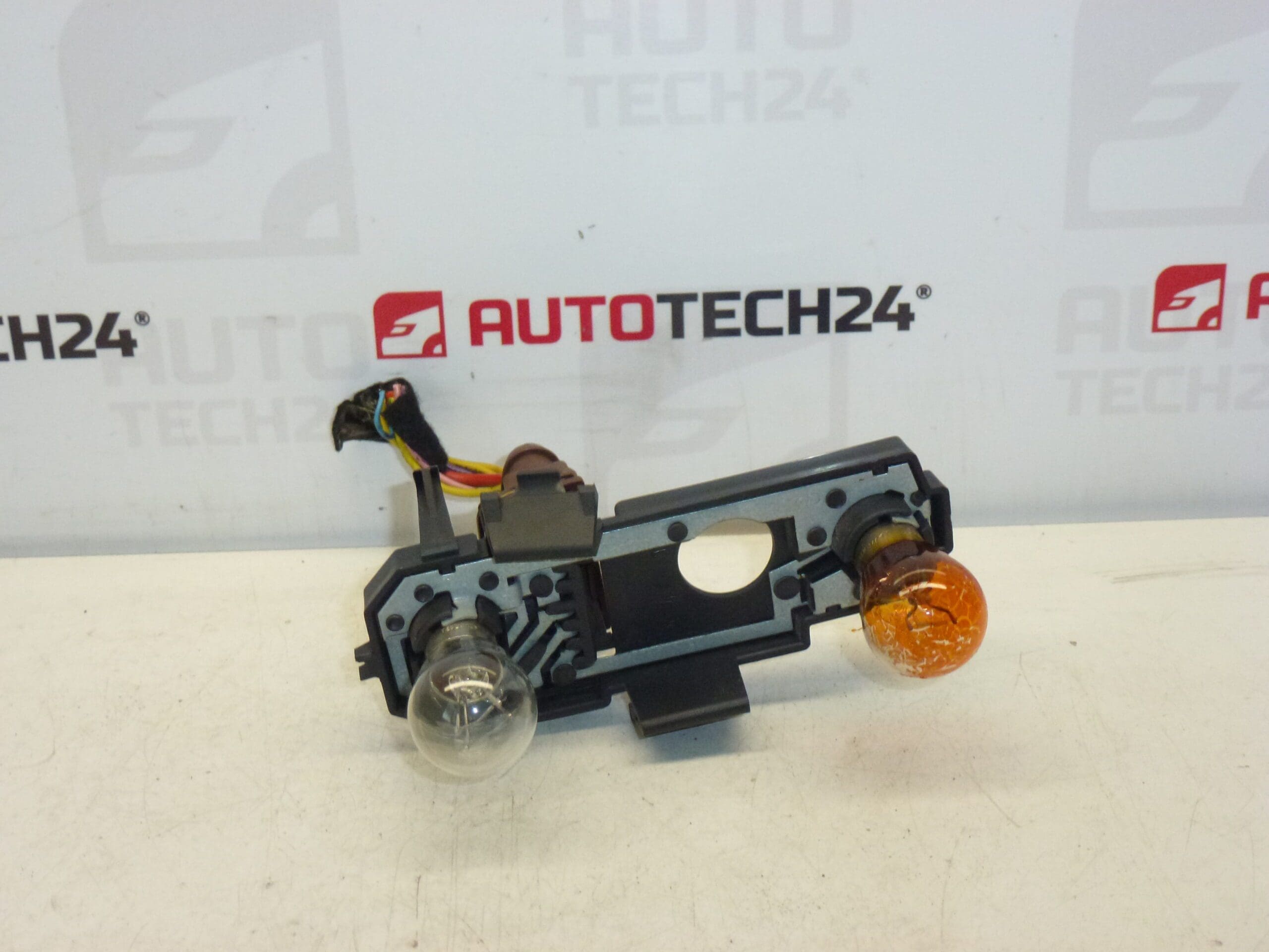 Patice levé zadní lampy vnější Peugeot 406 COMBI 6350H5