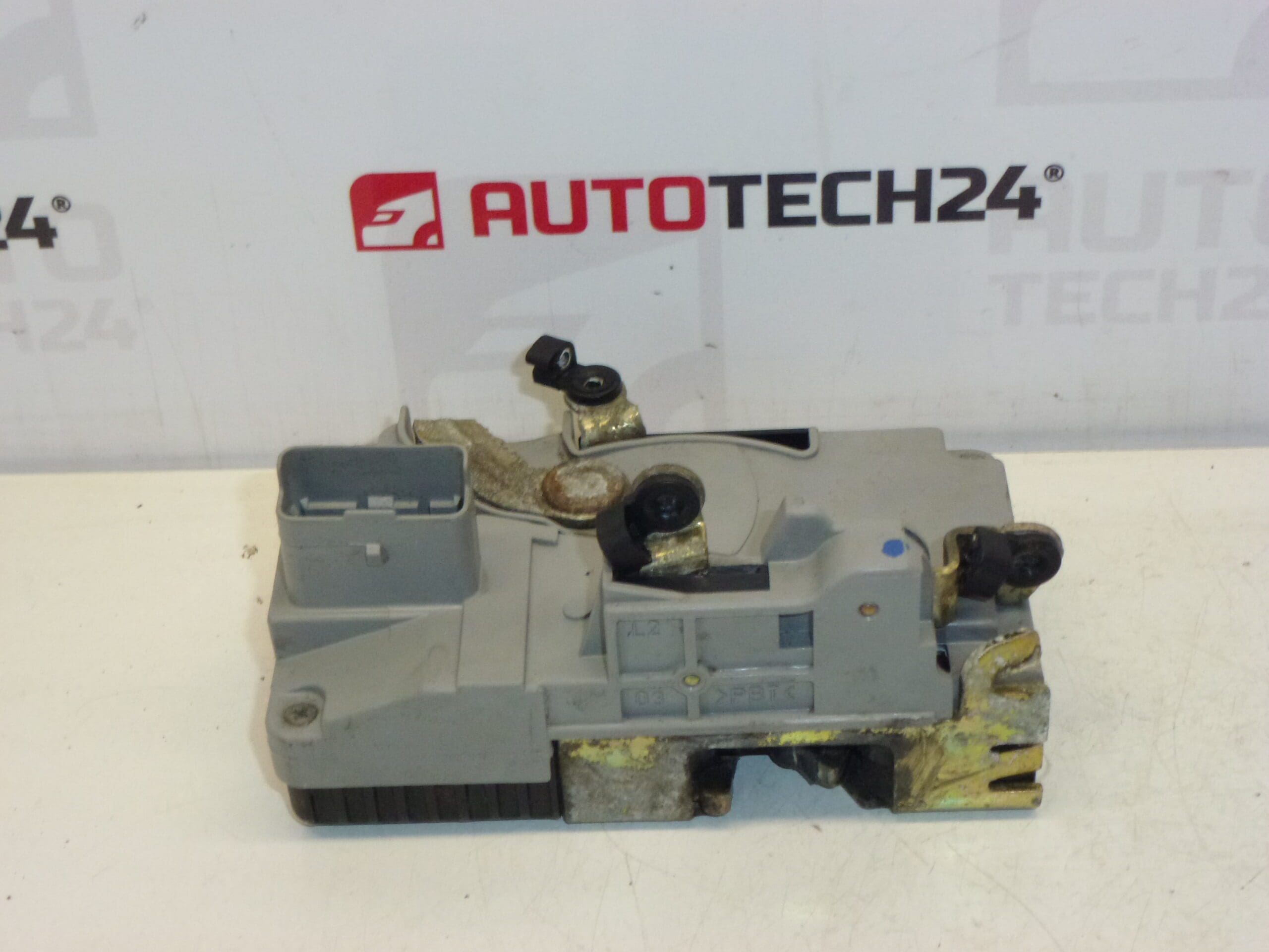 Zámek levých předních dveří Citroën Peugeot 9135H8 - Obrázek 2