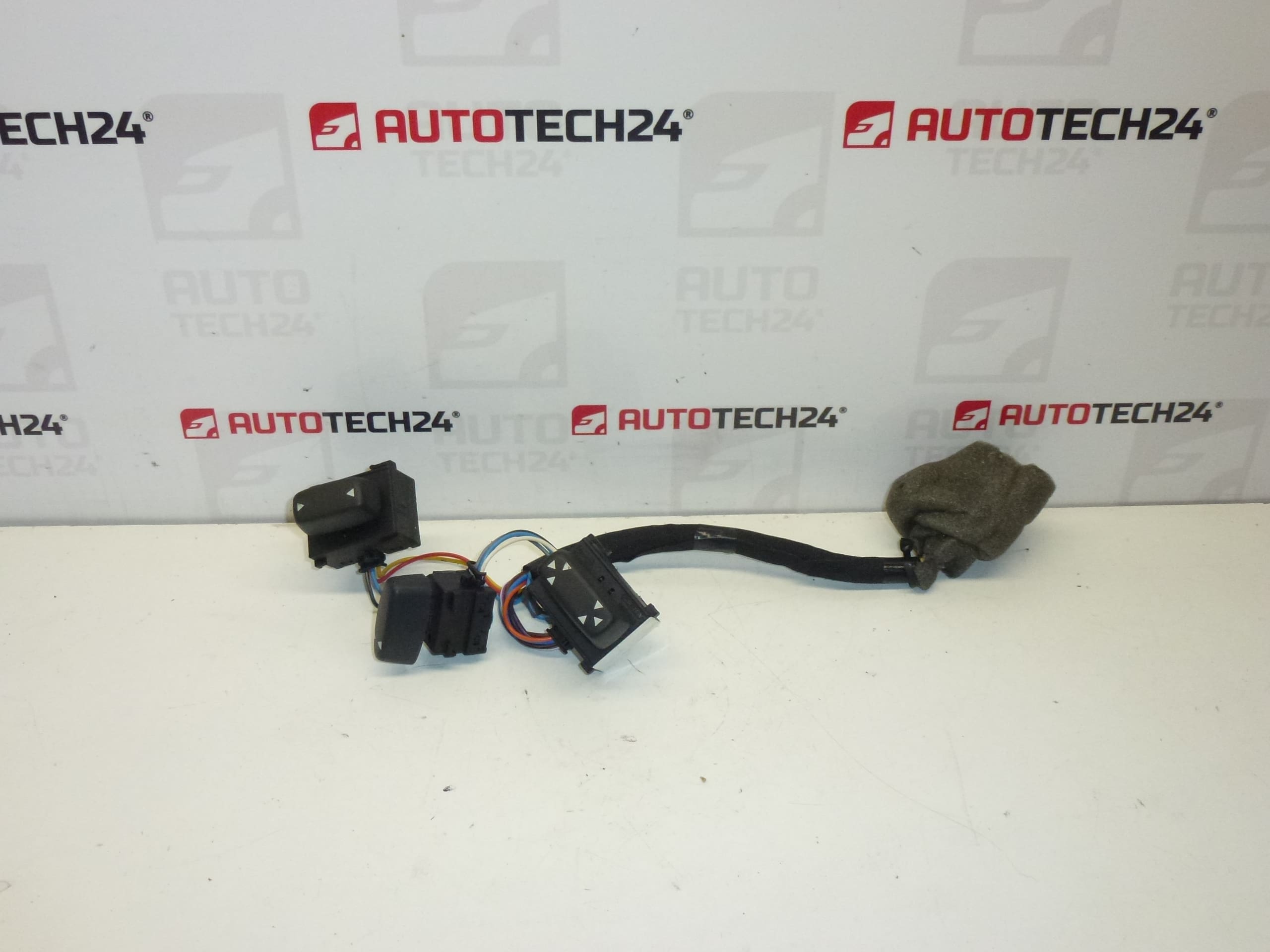 Ovládání elektrické sedačky Citroën C5 8914AL