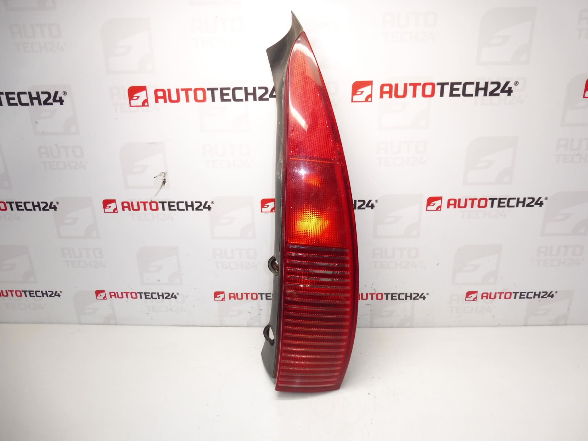Levá zadní spodní lampa Citroën C5 I a II Kombi 9637356580 6350P7