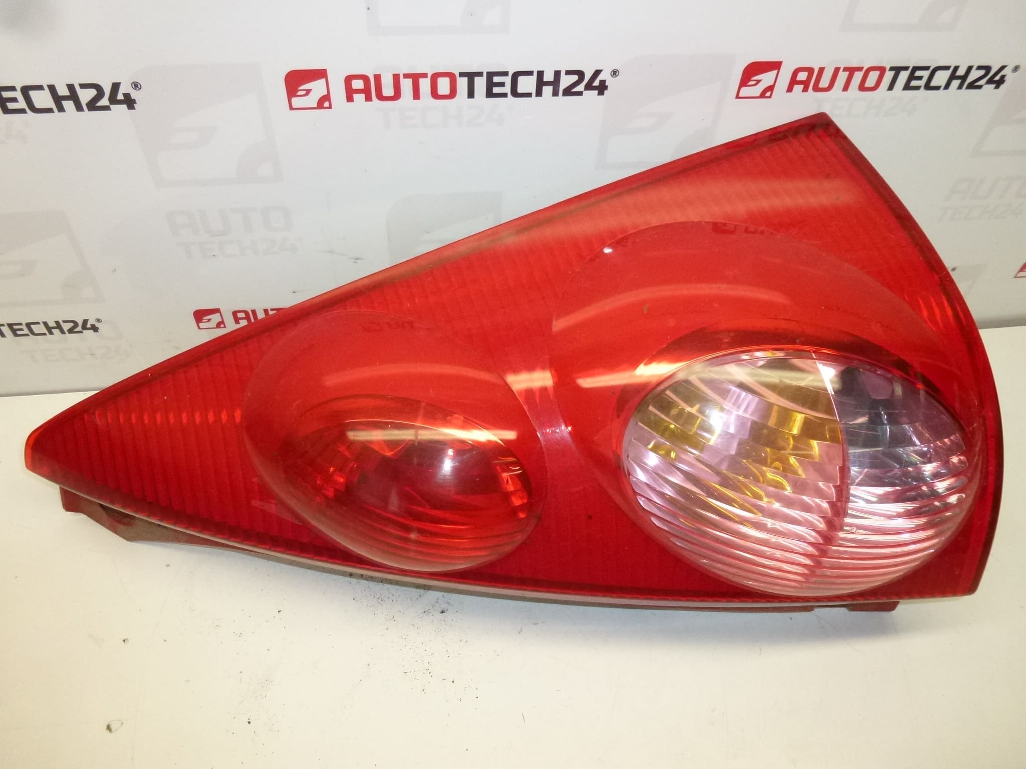 Pravá zadní lampa Peugeot 107 6351X6 - Obrázek 2