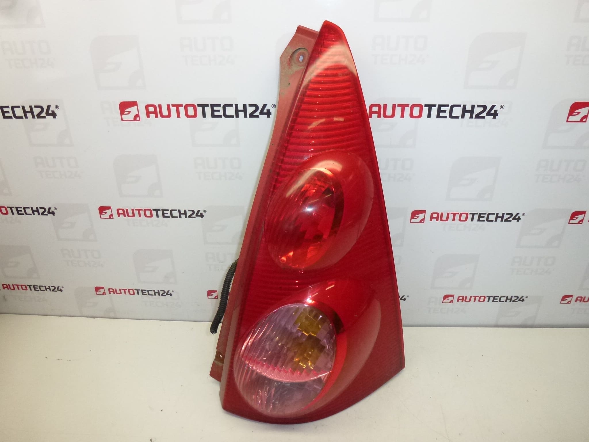 Pravá zadní lampa Peugeot 107 6351X6