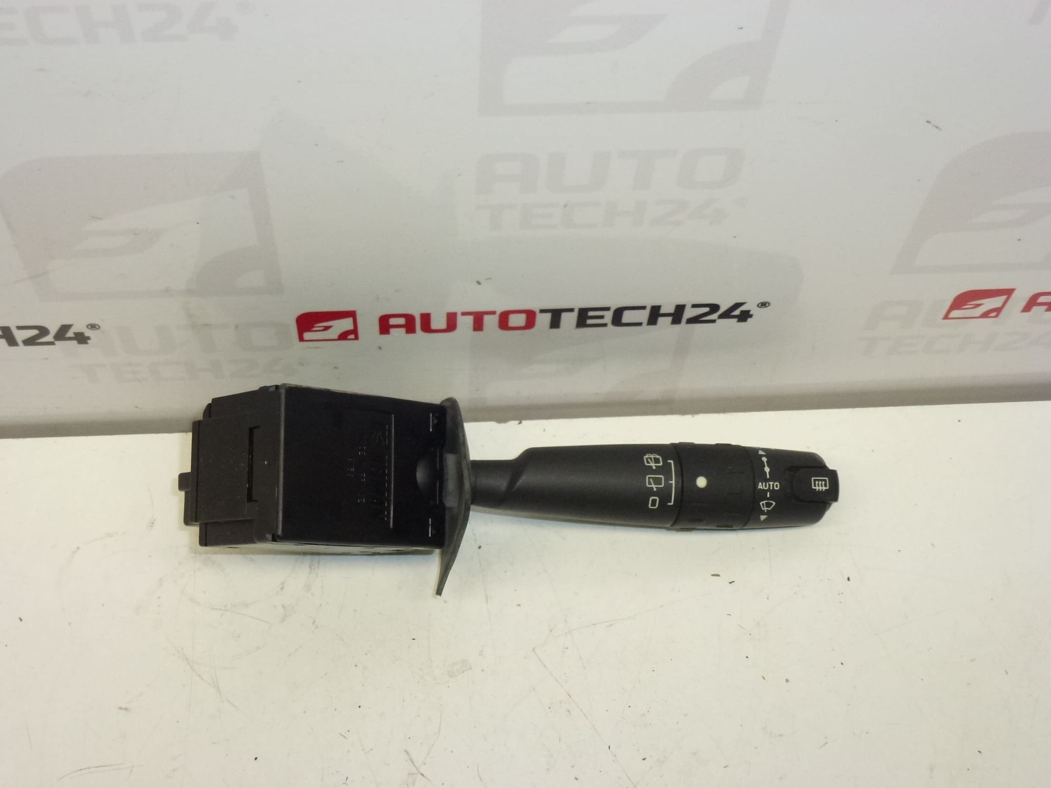 Ovladač stěrače Citroën Peugeot 96247562ZL 6239H6