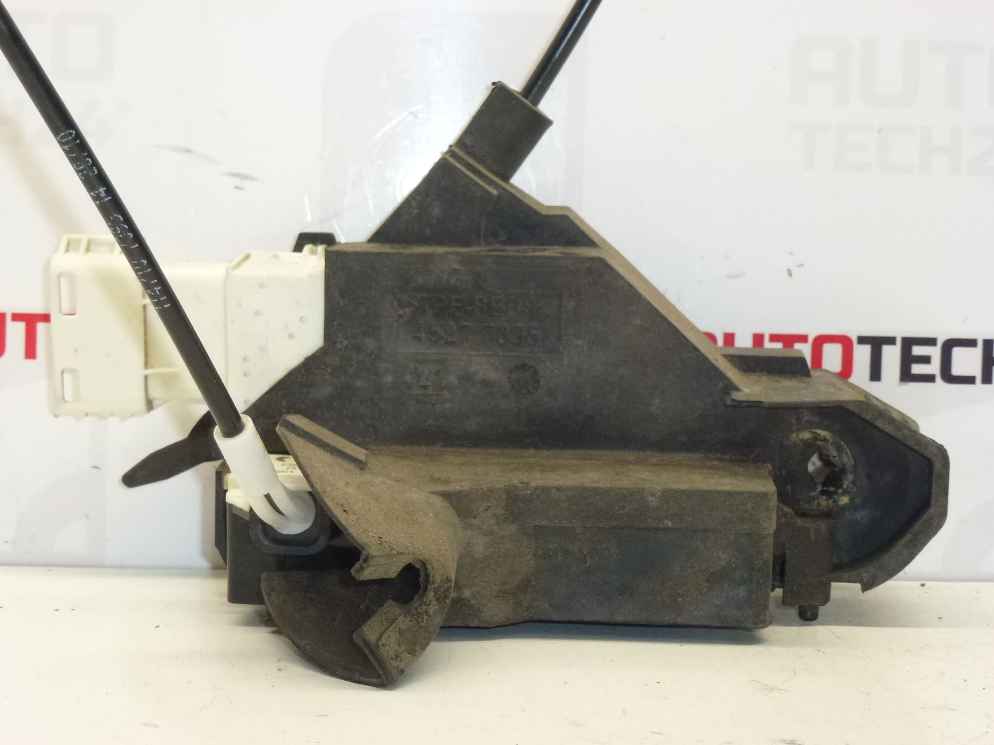 Zámek levých dveří Peugeot 407 9686683680 9135FN - Obrázek 2