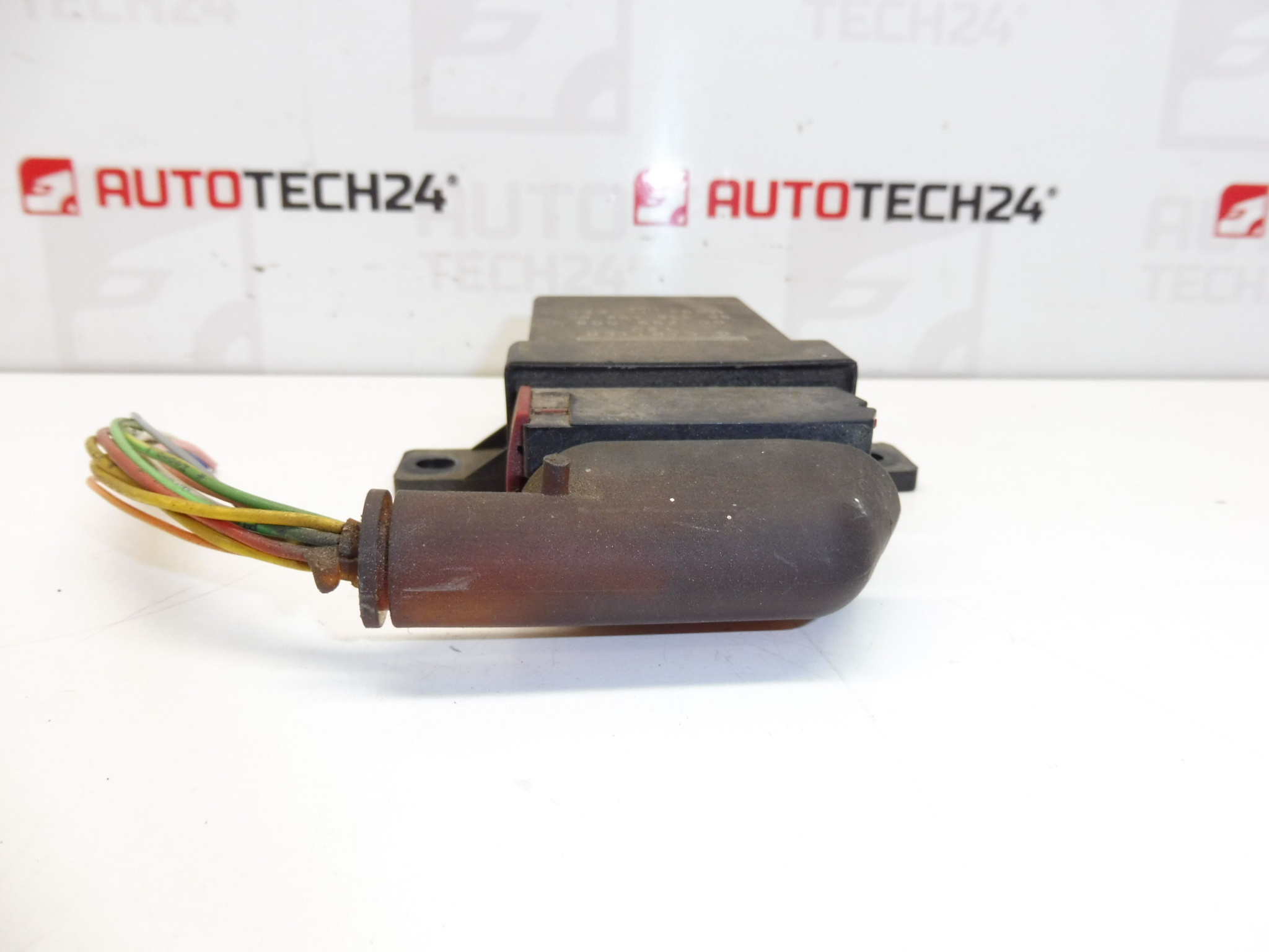 Relé ventilatorů G. Cartier 9633610280 1338A1