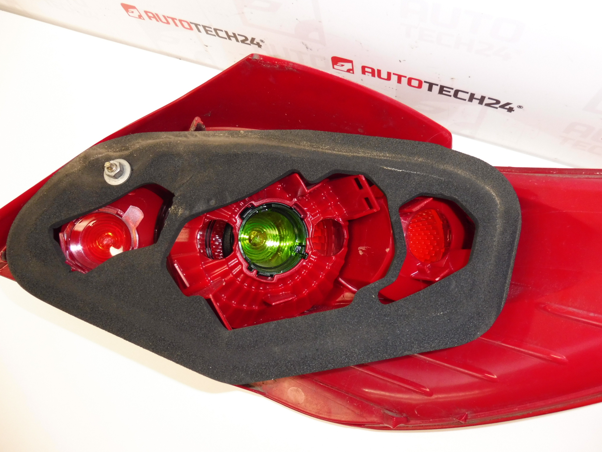 Levá zadní lampa Peugeot 307 557676 6350X0