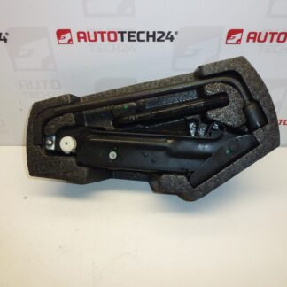 Nářadí, hever, klíč, tažné oko Citroën C1 Peugeot 107 Toyota Aygo